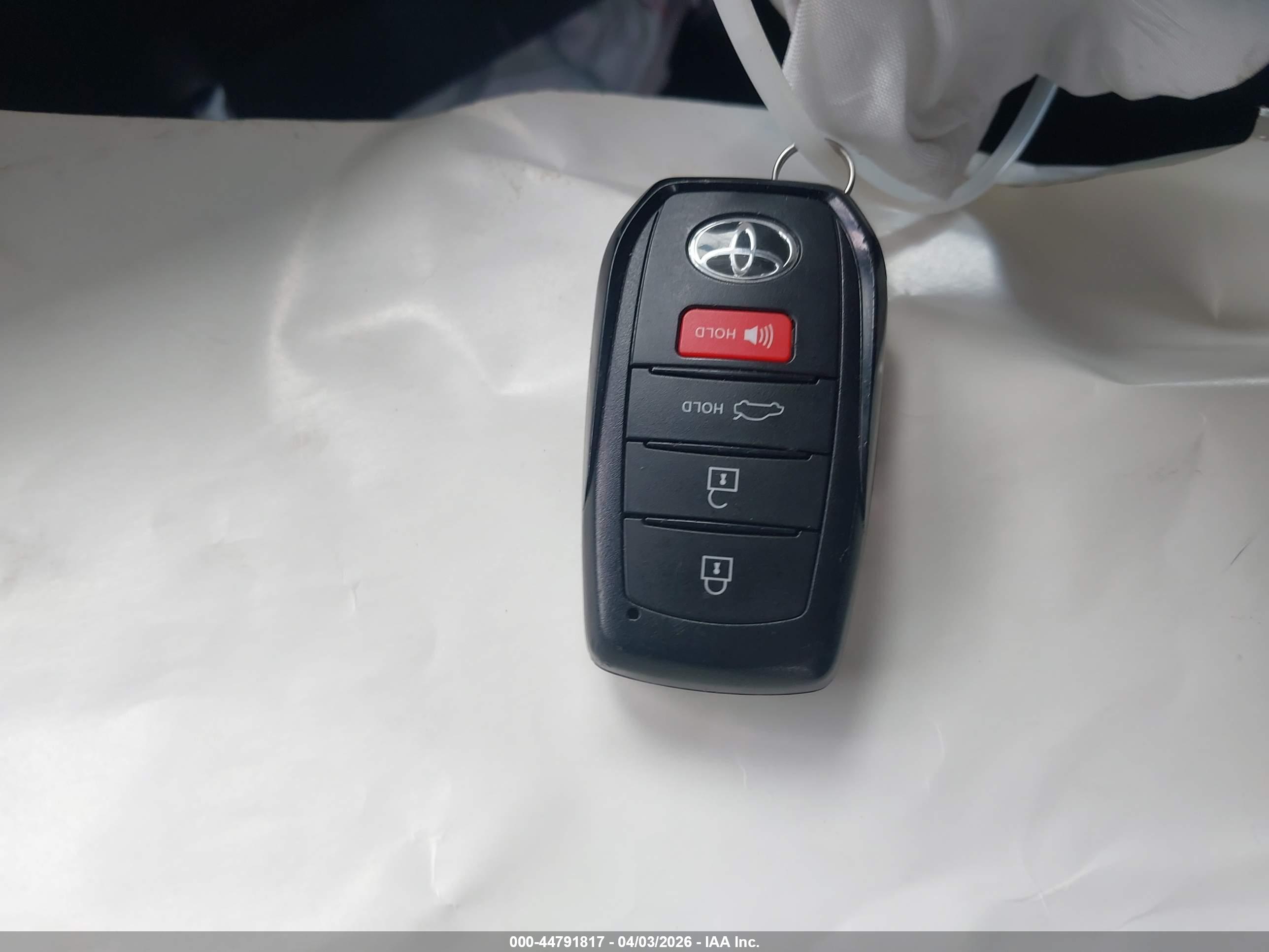 TOYOTA CAMRY image 11