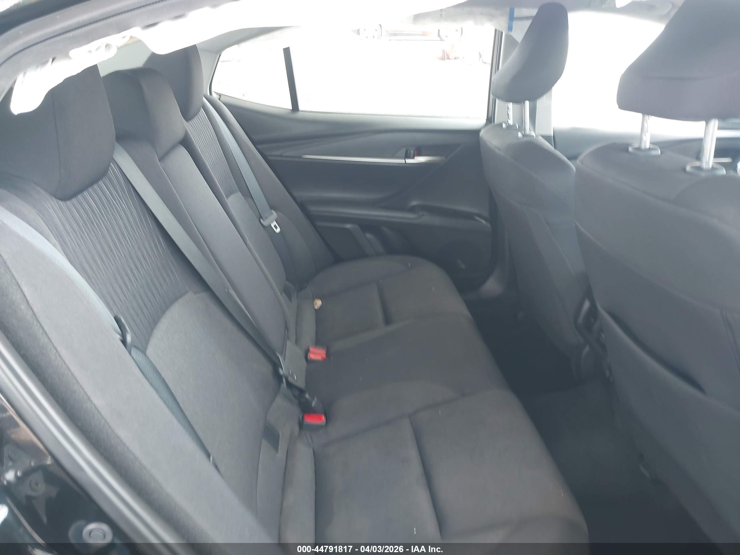 TOYOTA CAMRY image 8
