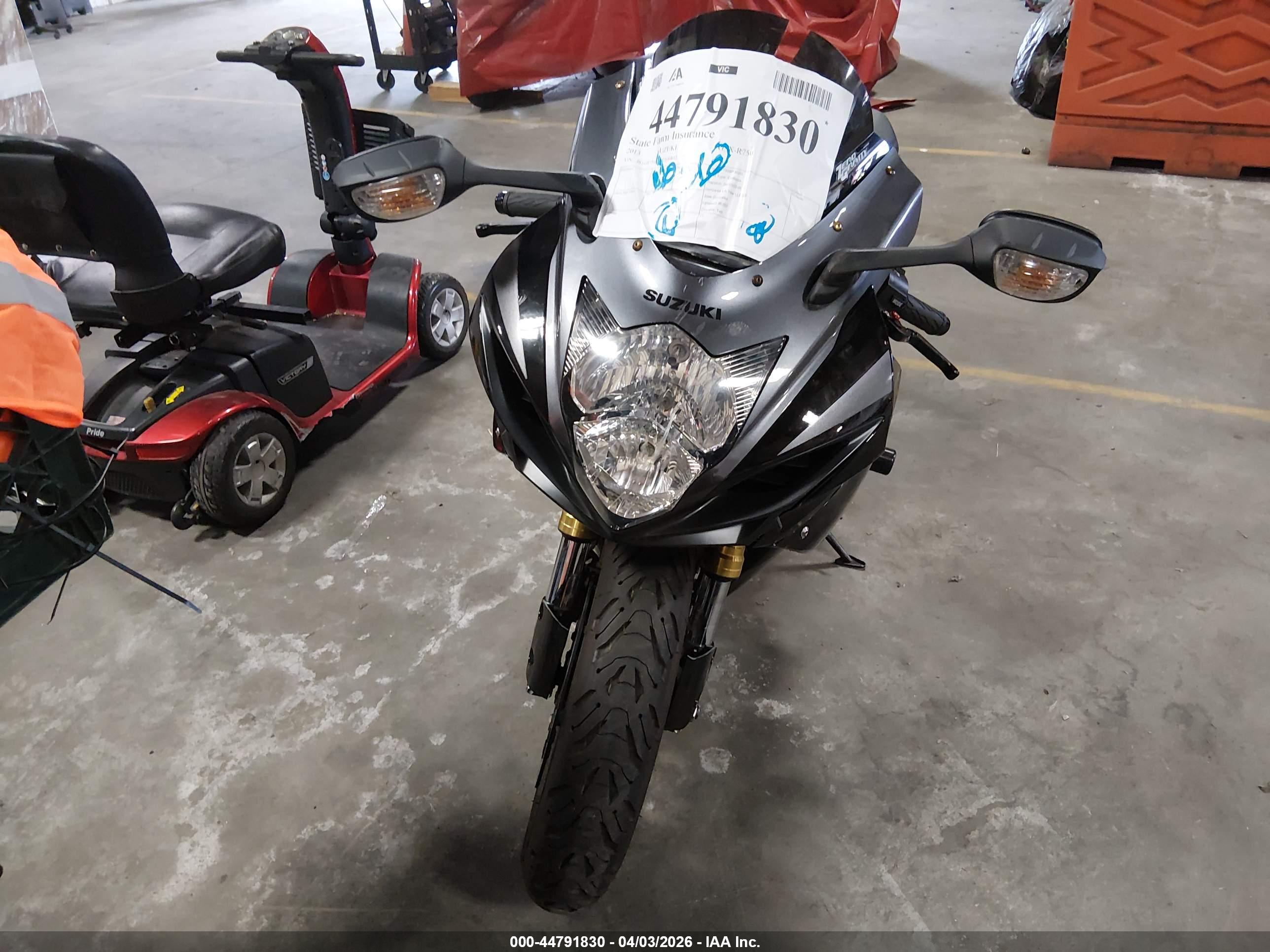 SUZUKI GSX-R750 image 5