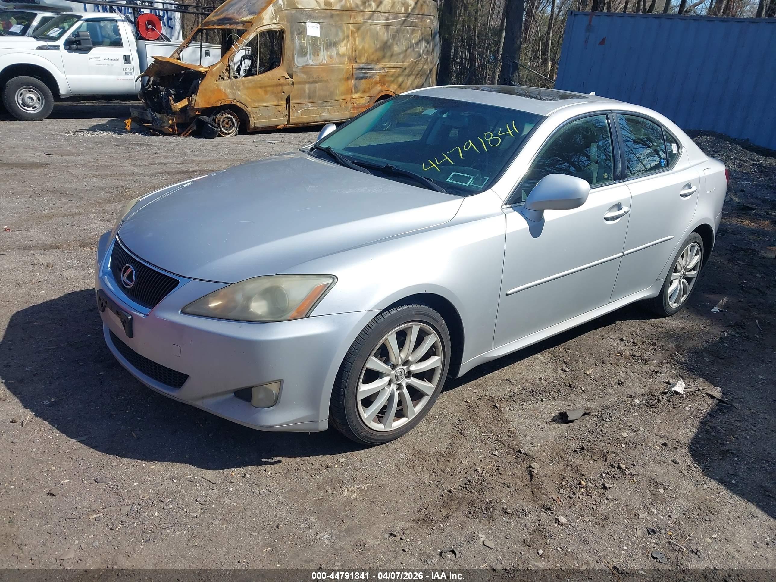 LEXUS IS image 2
