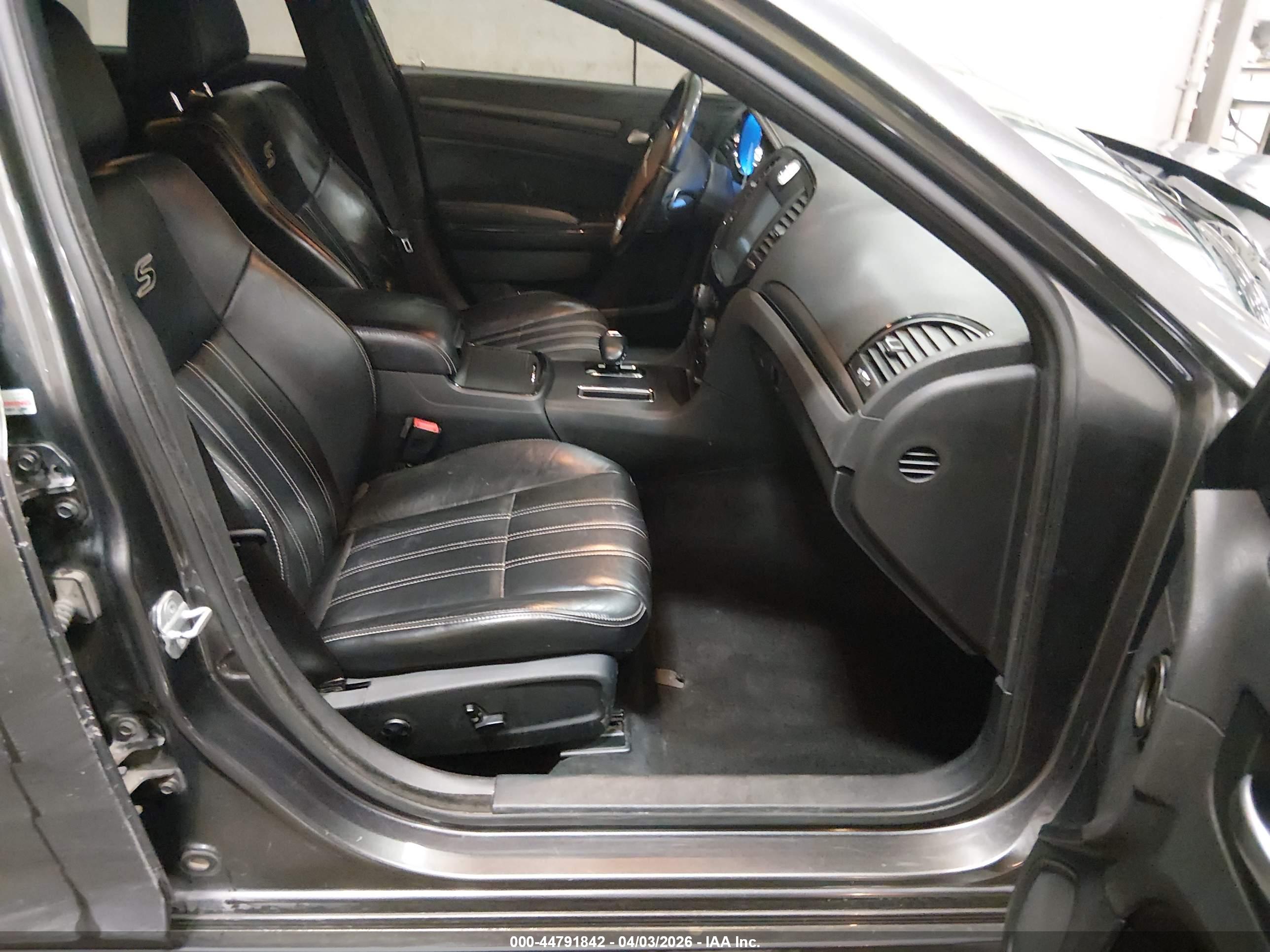 CHRYSLER 300 image 5