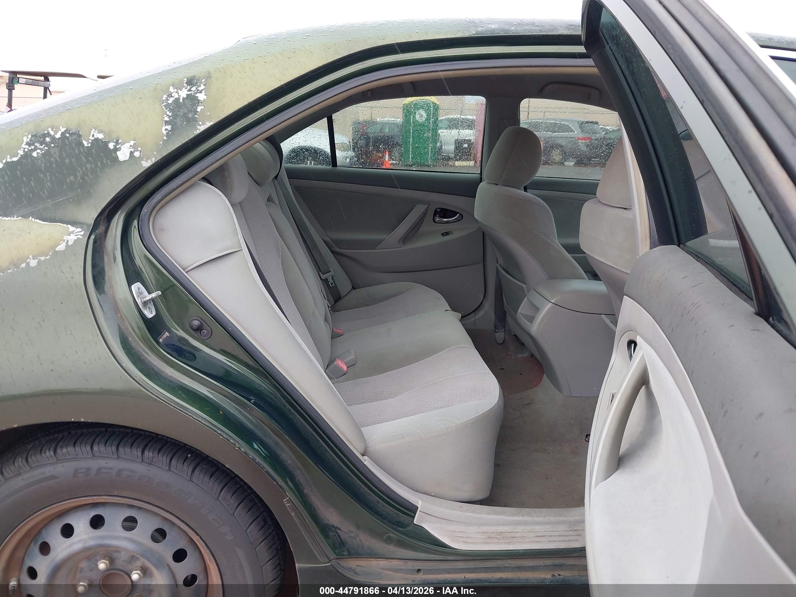 TOYOTA CAMRY image 8