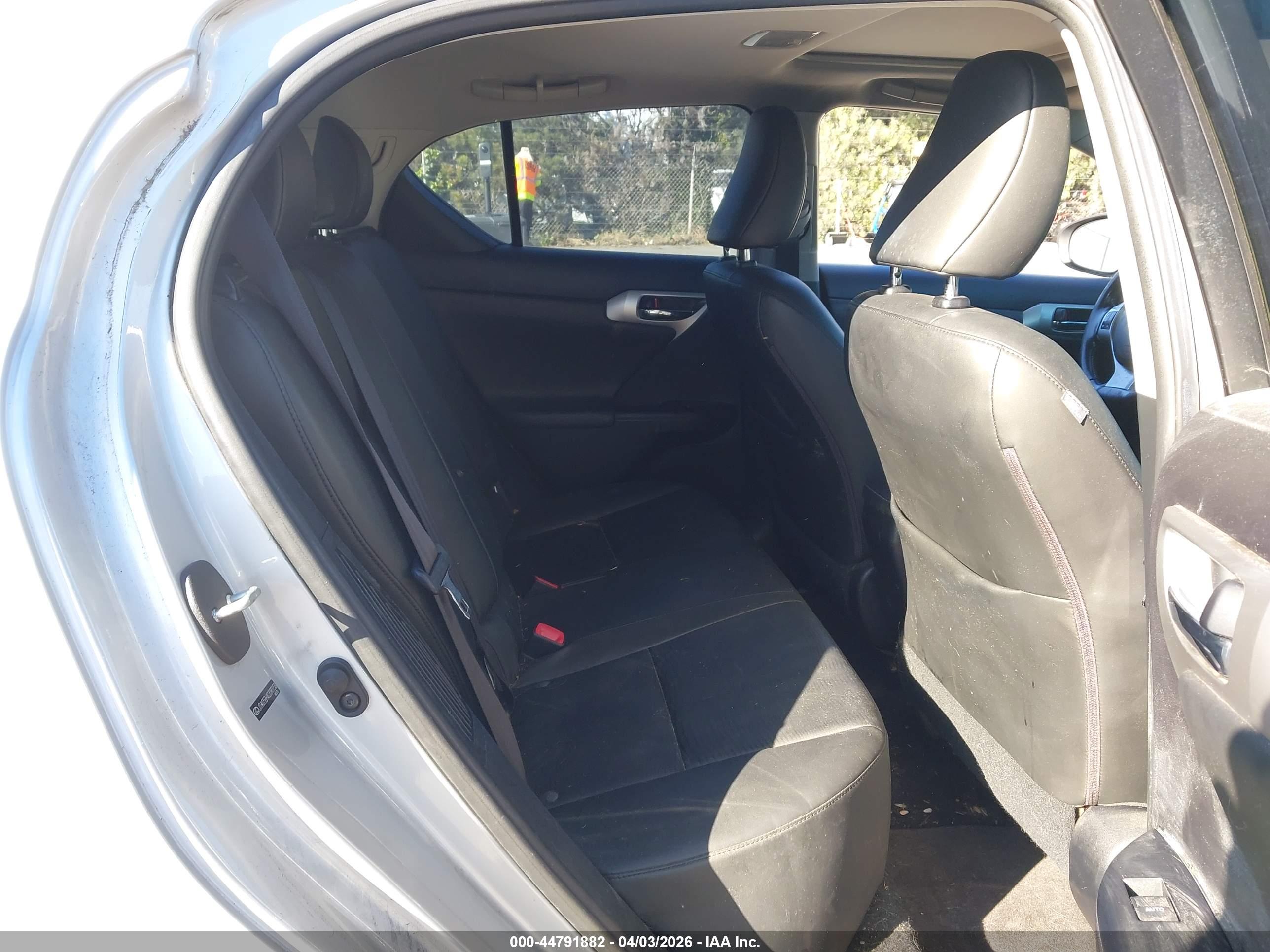 LEXUS CT image 8