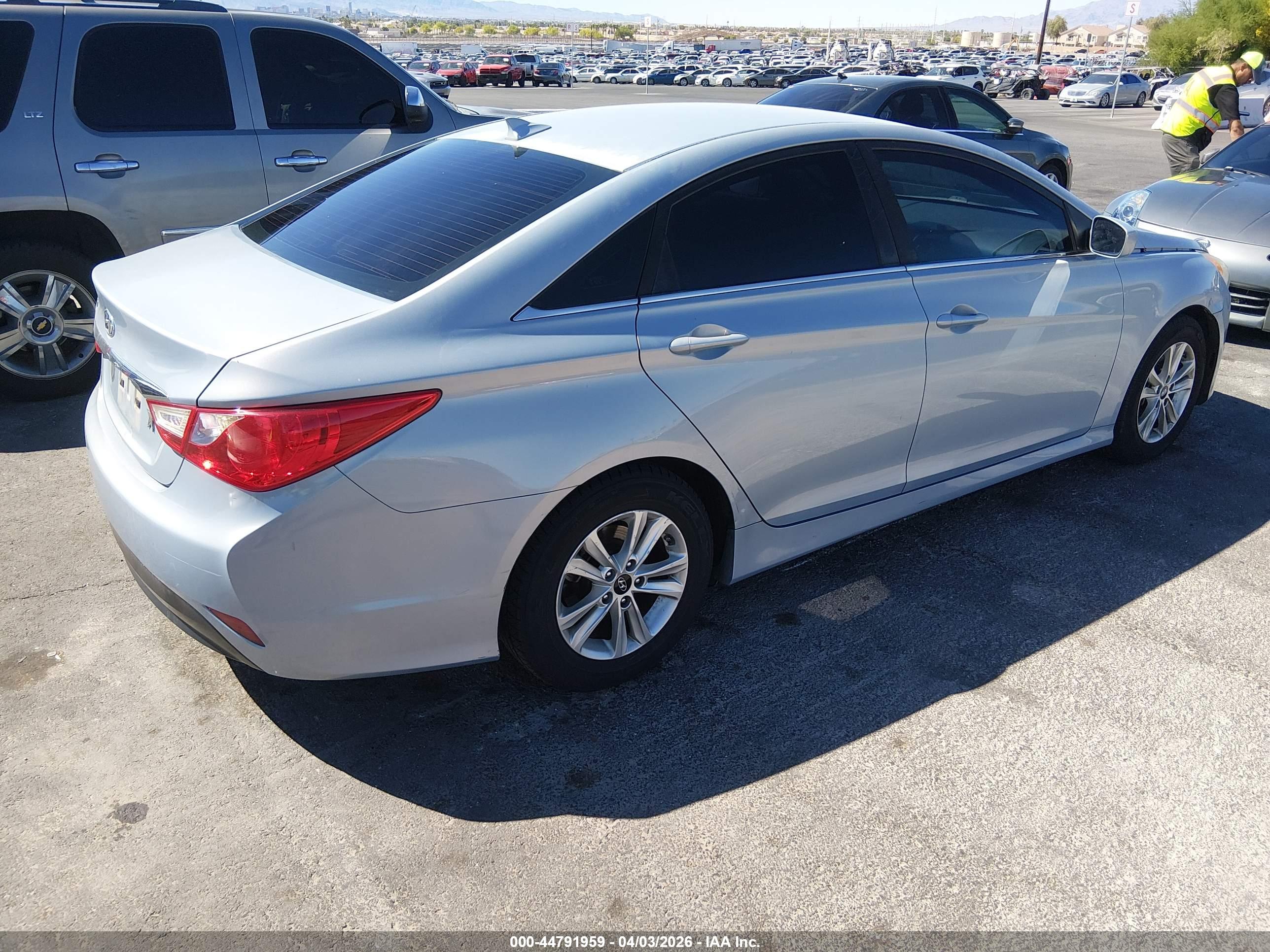 HYUNDAI SONATA image 4