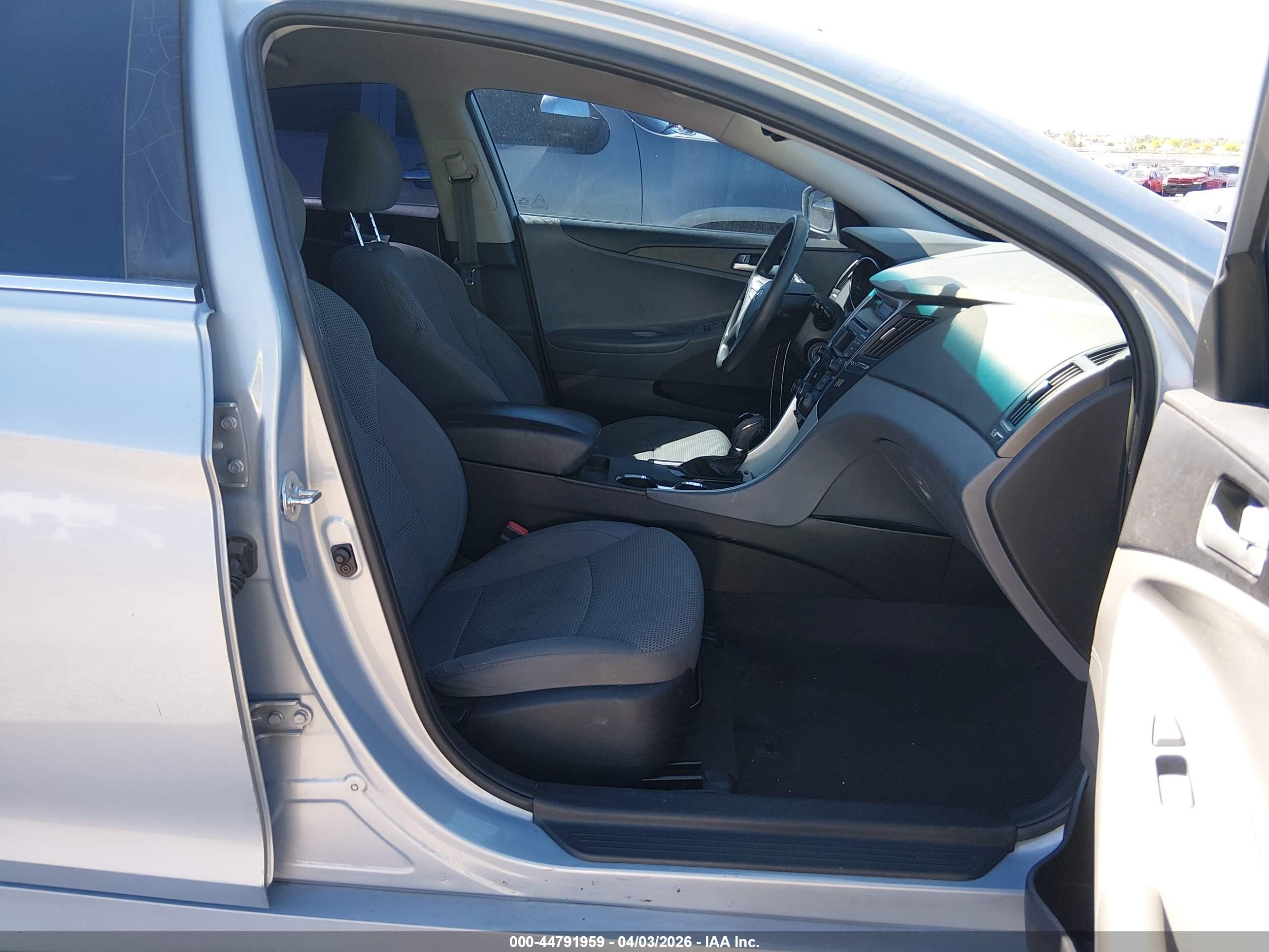 HYUNDAI SONATA image 5