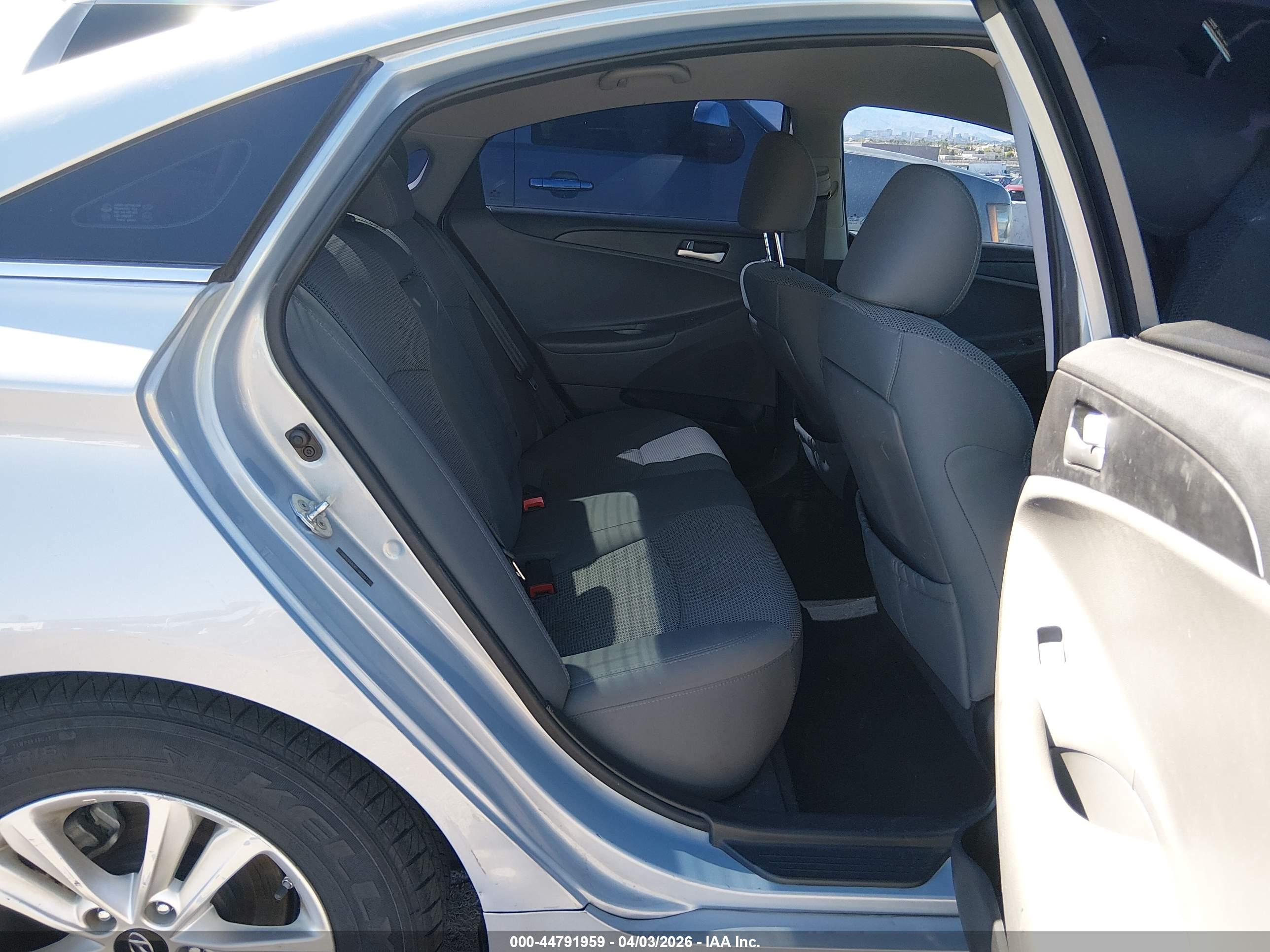 HYUNDAI SONATA image 8