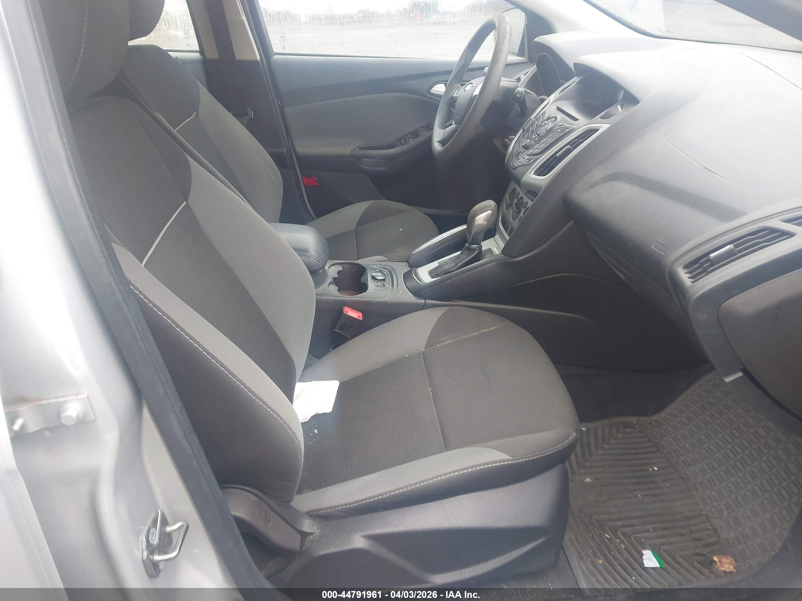 FORD FOCUS image 5