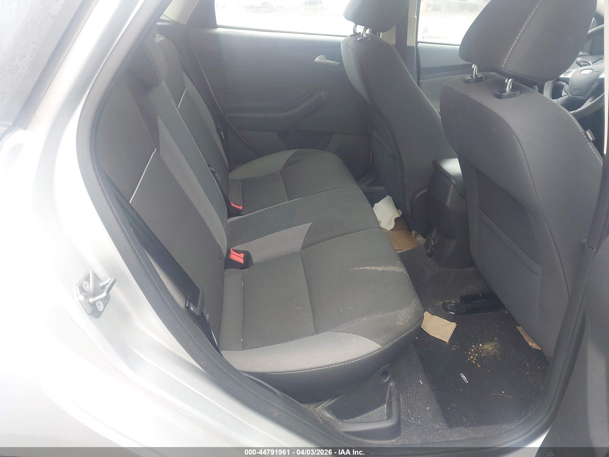 FORD FOCUS image 8