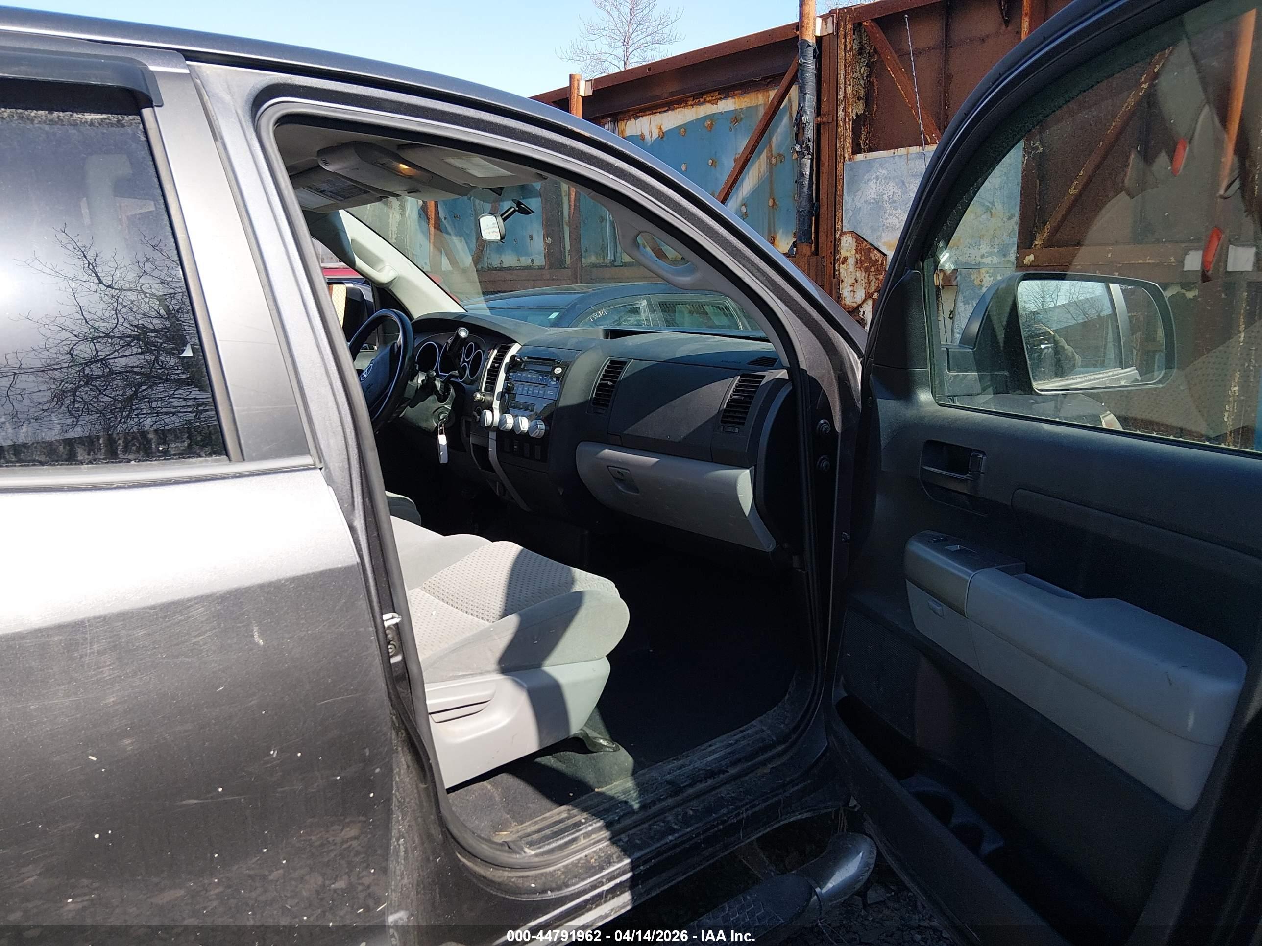 TOYOTA TUNDRA image 5