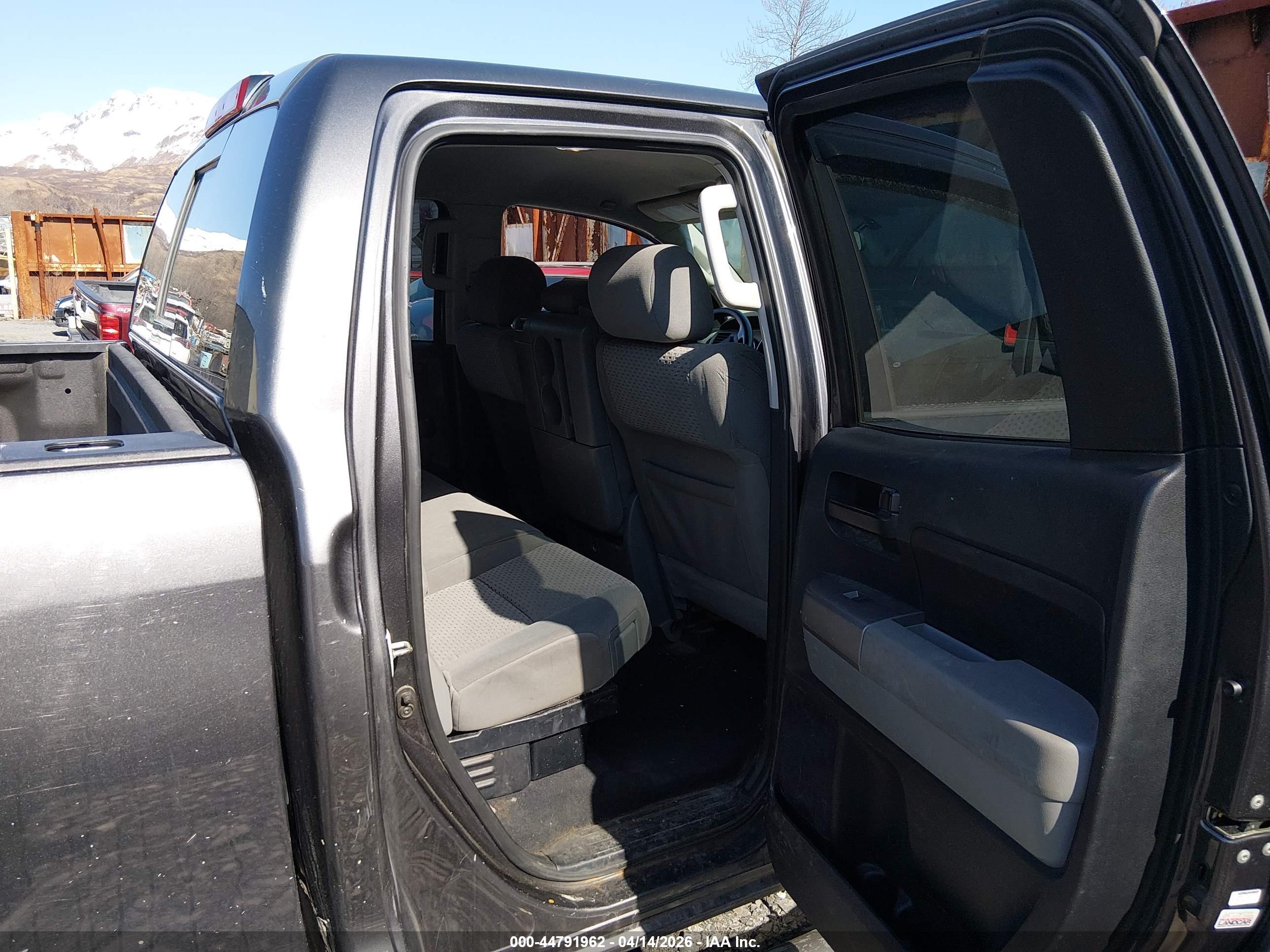 TOYOTA TUNDRA image 8