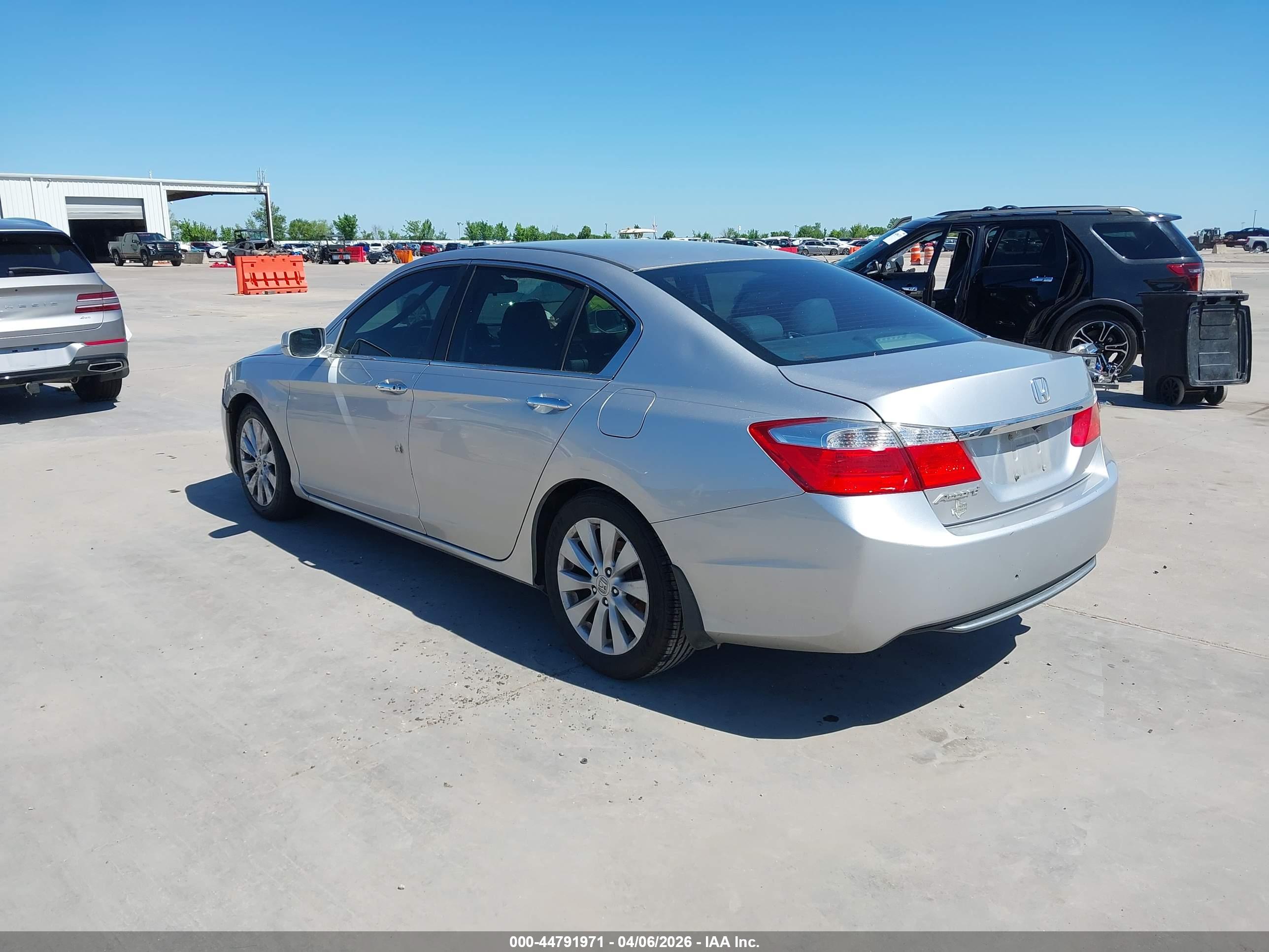 HONDA ACCORD image 3