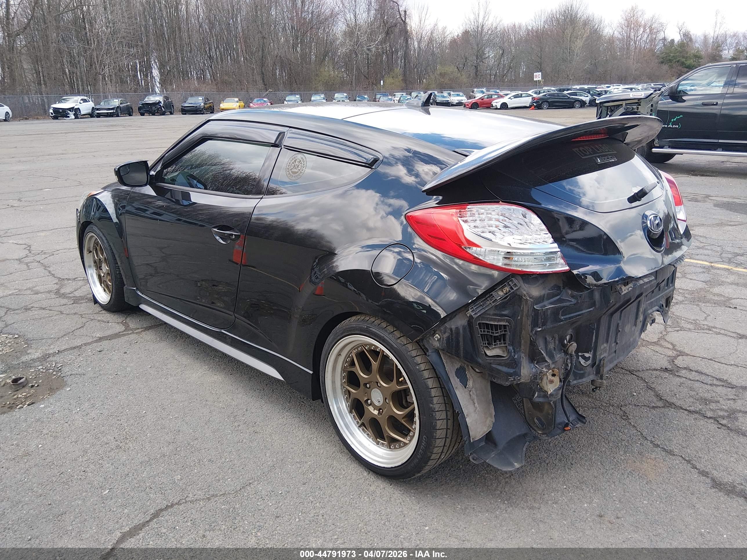 HYUNDAI VELOSTER image 3