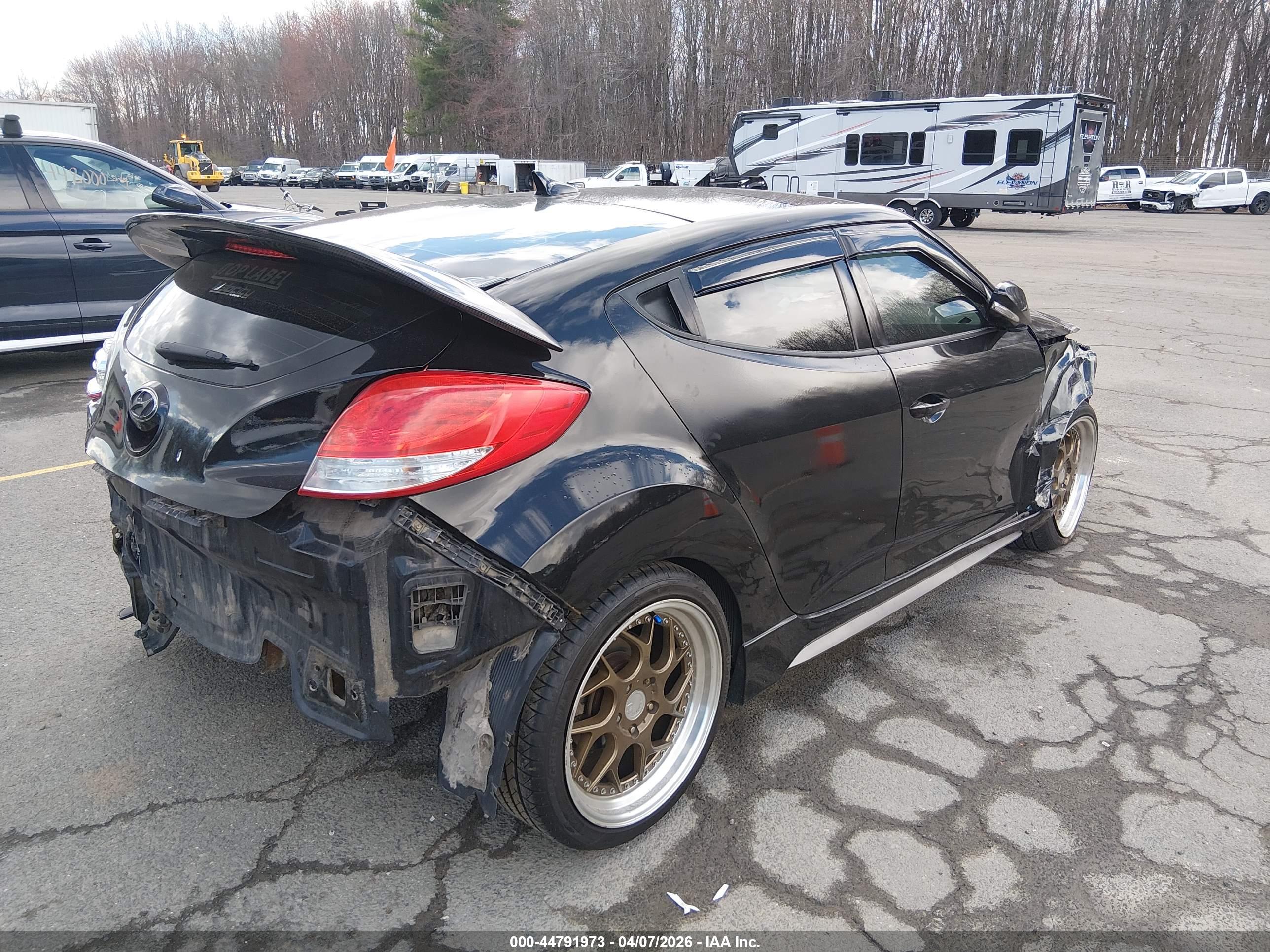 HYUNDAI VELOSTER image 4