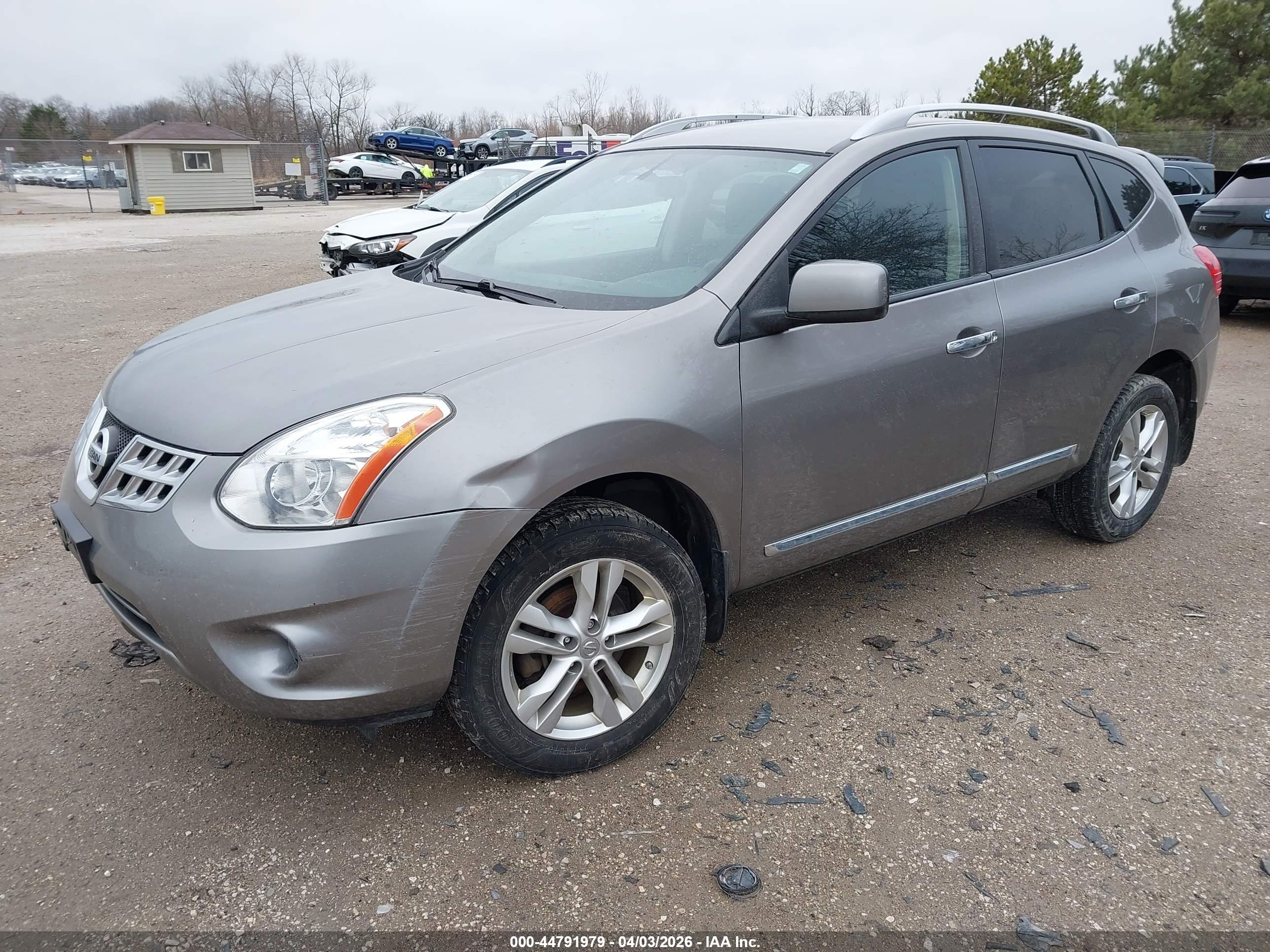 NISSAN ROGUE image 2