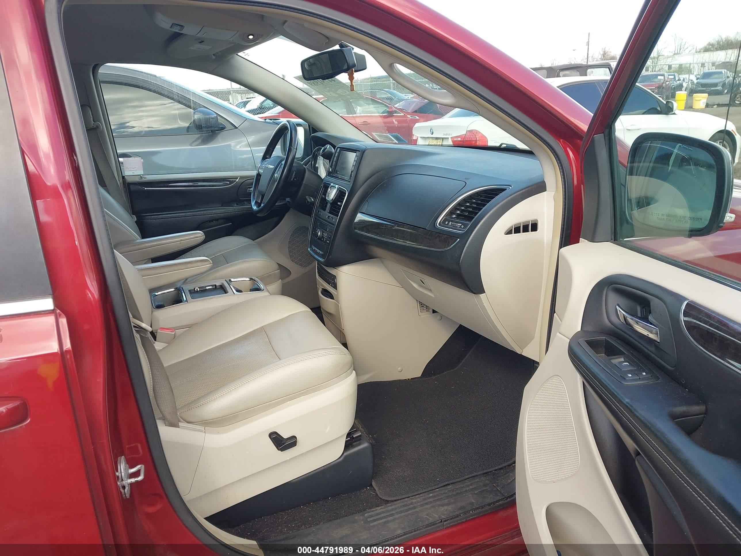 CHRYSLER TOWN image 5