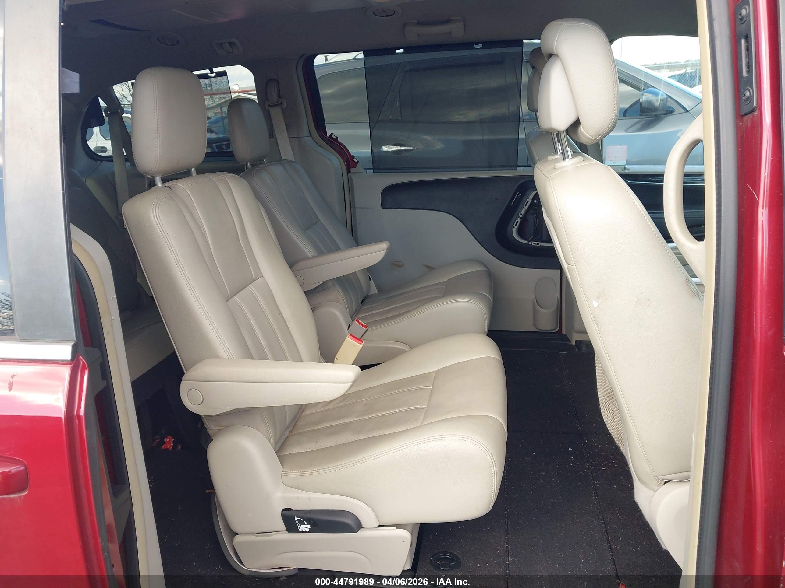 CHRYSLER TOWN image 8
