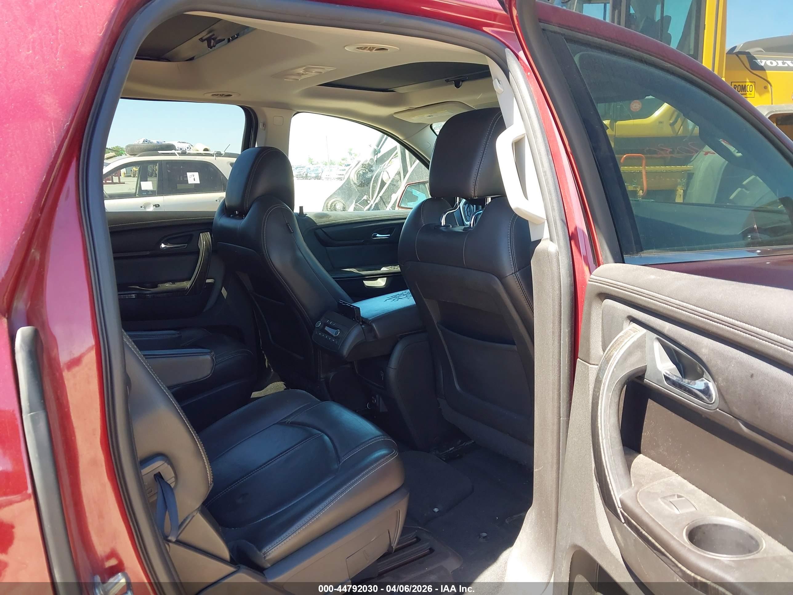 GMC ACADIA image 8
