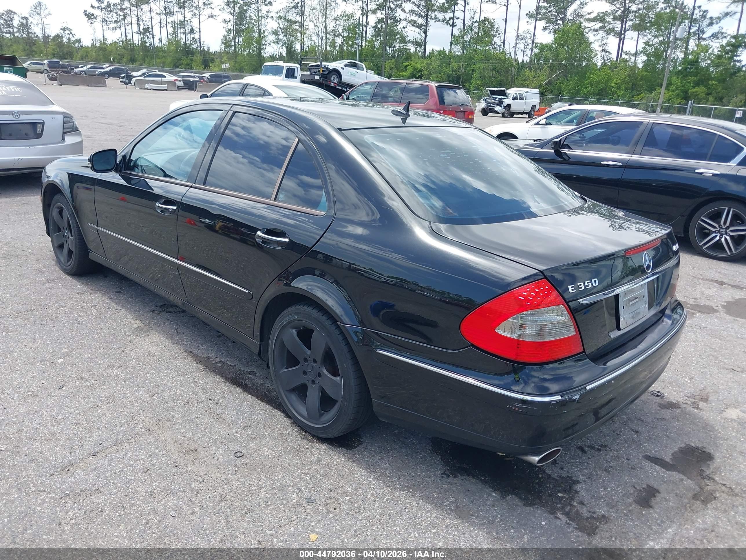MERCEDES-BENZ E image 3