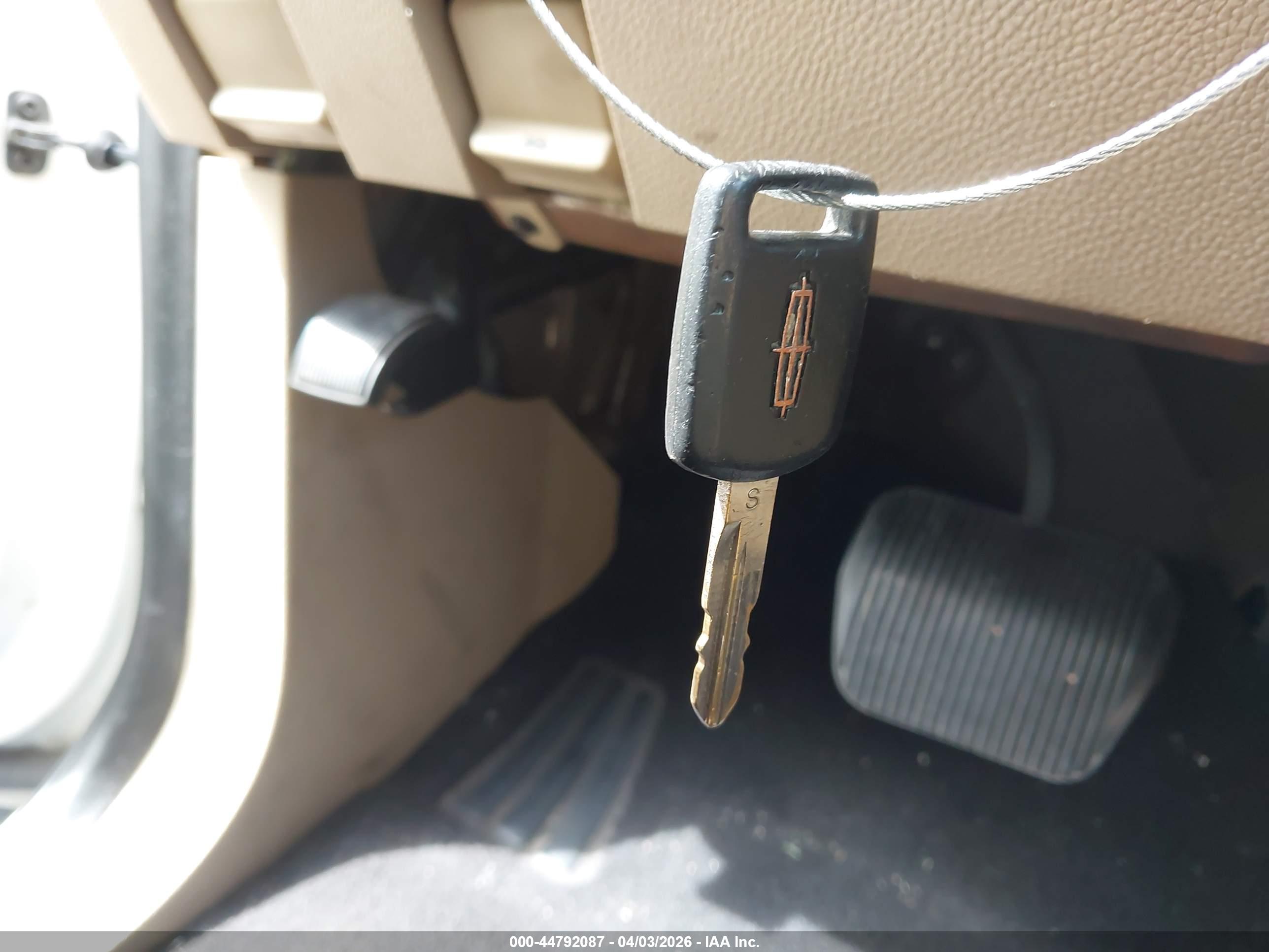 LINCOLN NAVIGATOR image 11