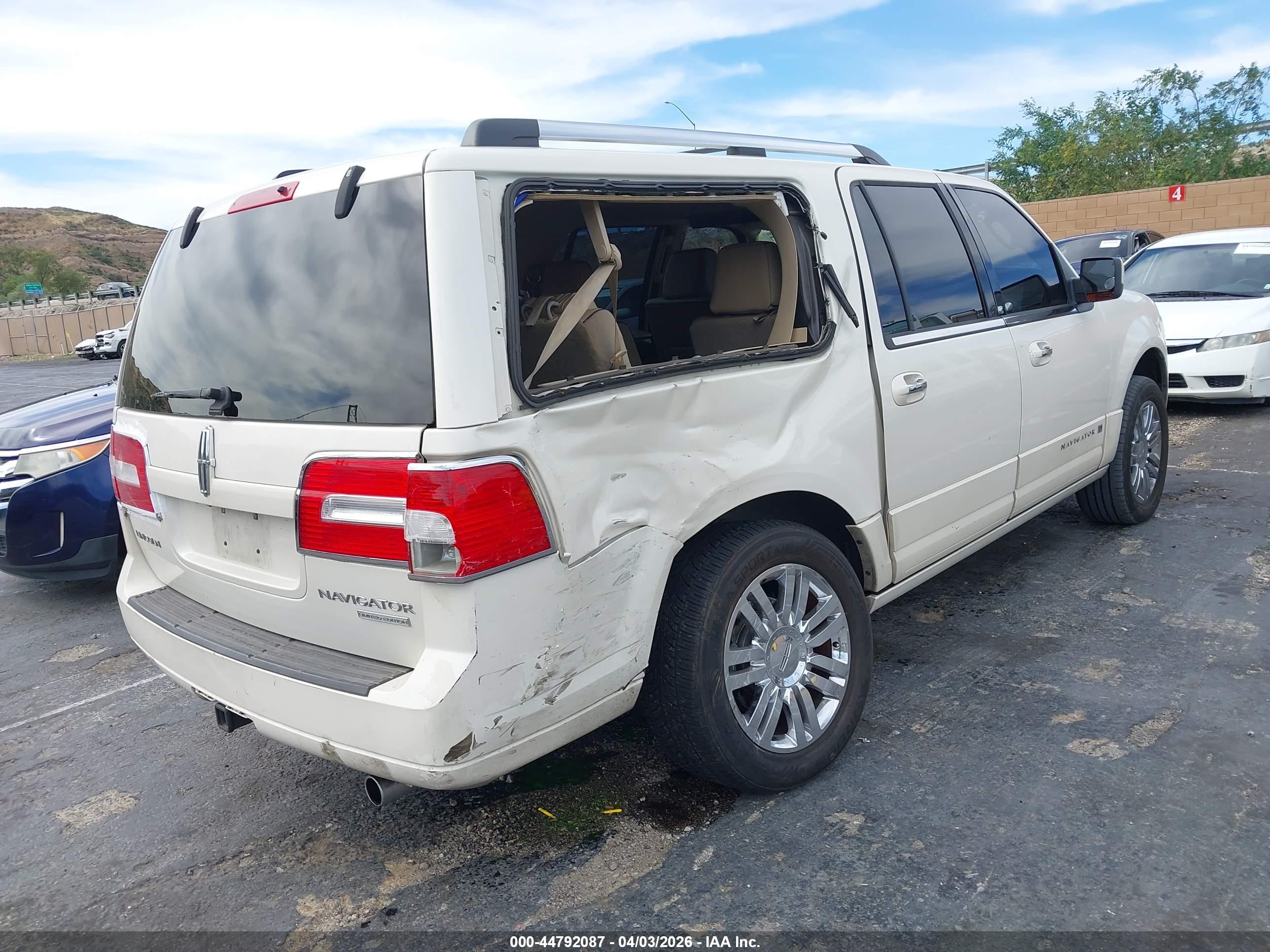 LINCOLN NAVIGATOR image 4