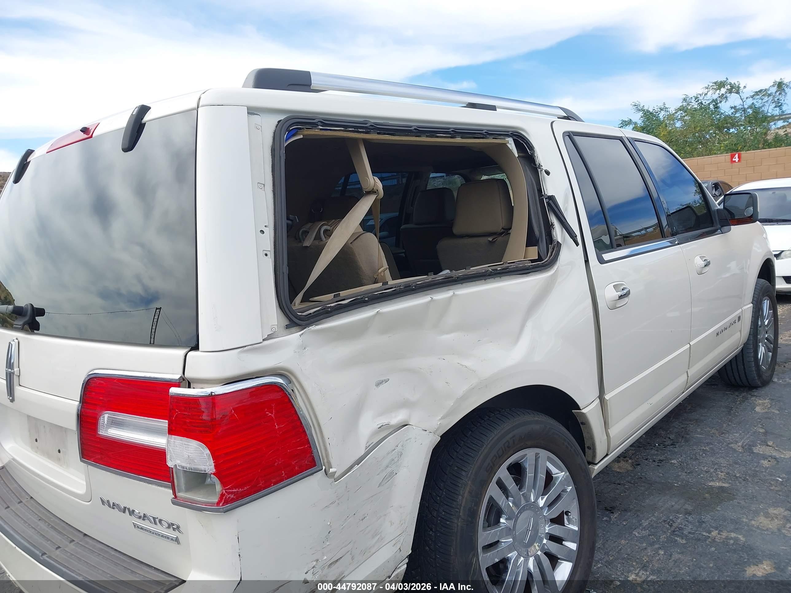 LINCOLN NAVIGATOR image 6