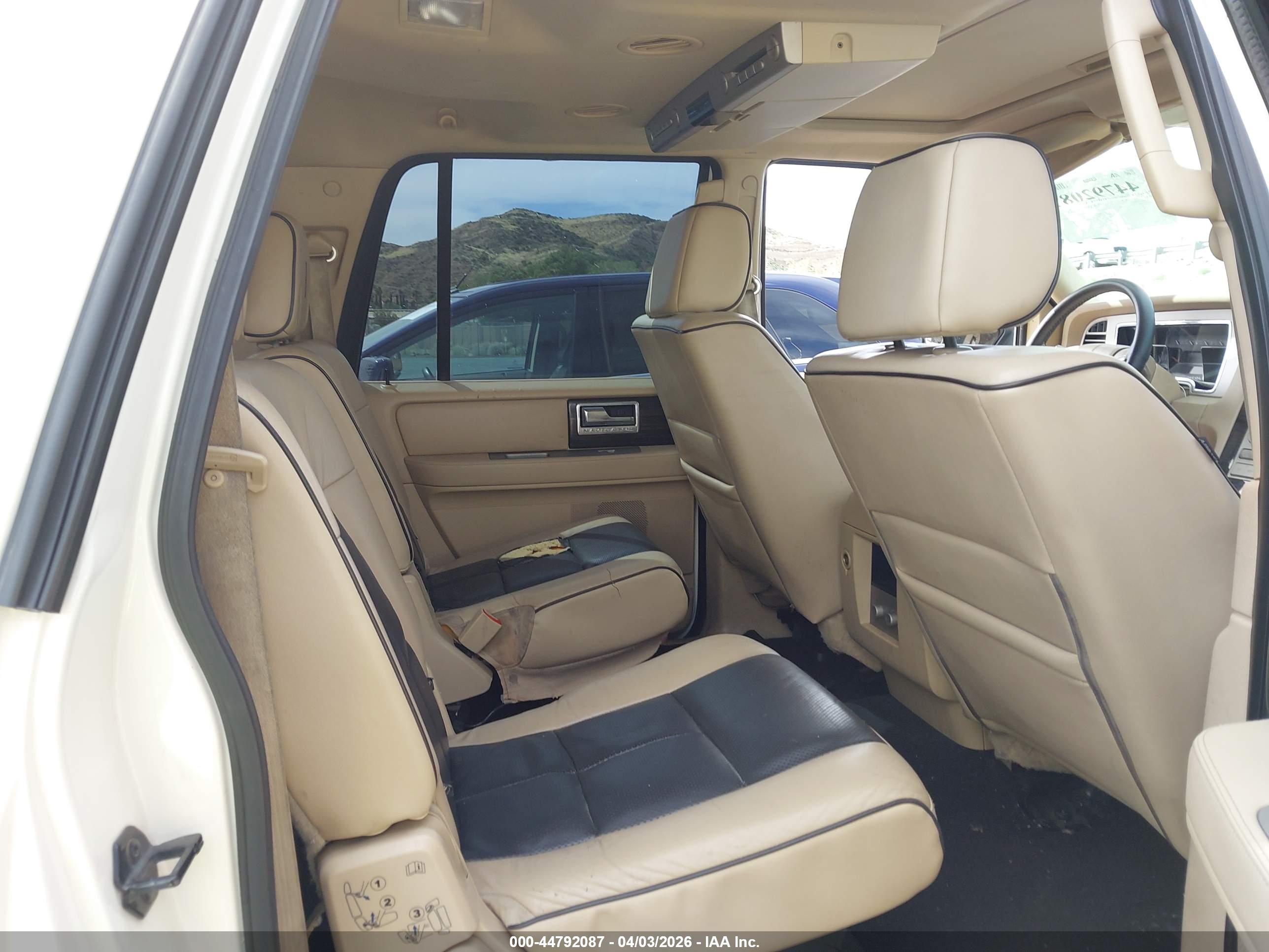 LINCOLN NAVIGATOR image 8