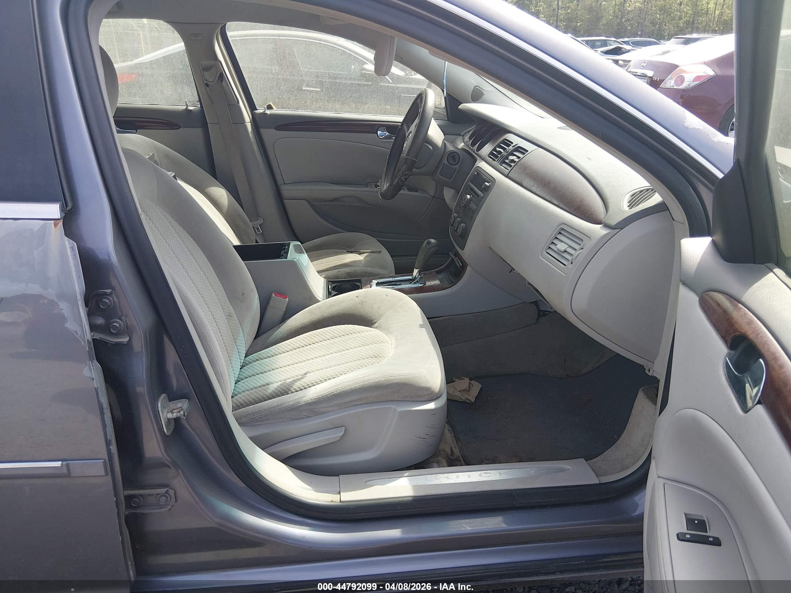 BUICK LUCERNE image 5