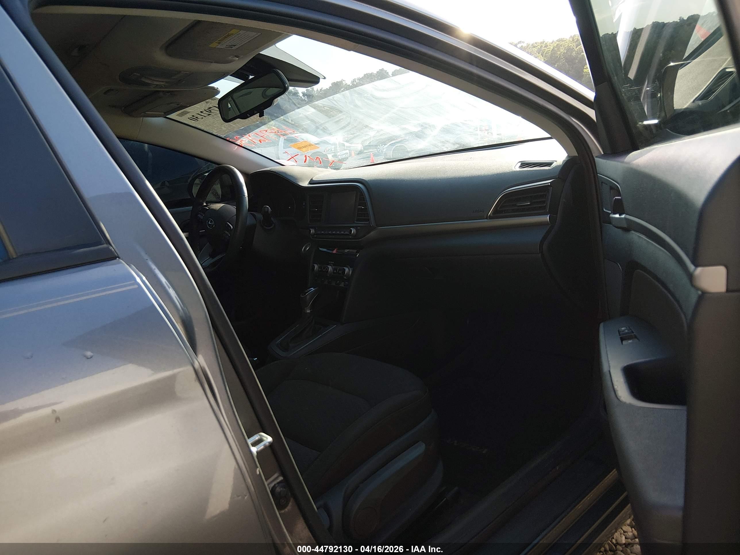 HYUNDAI ELANTRA image 5