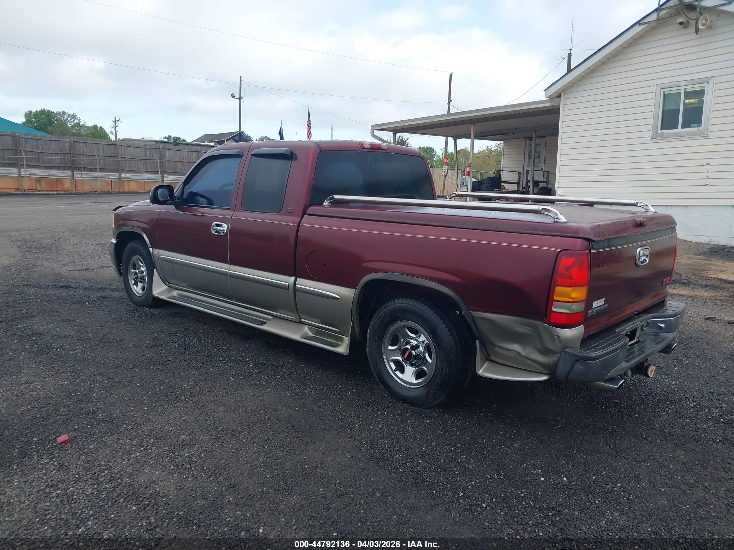 GMC SIERRA image 3