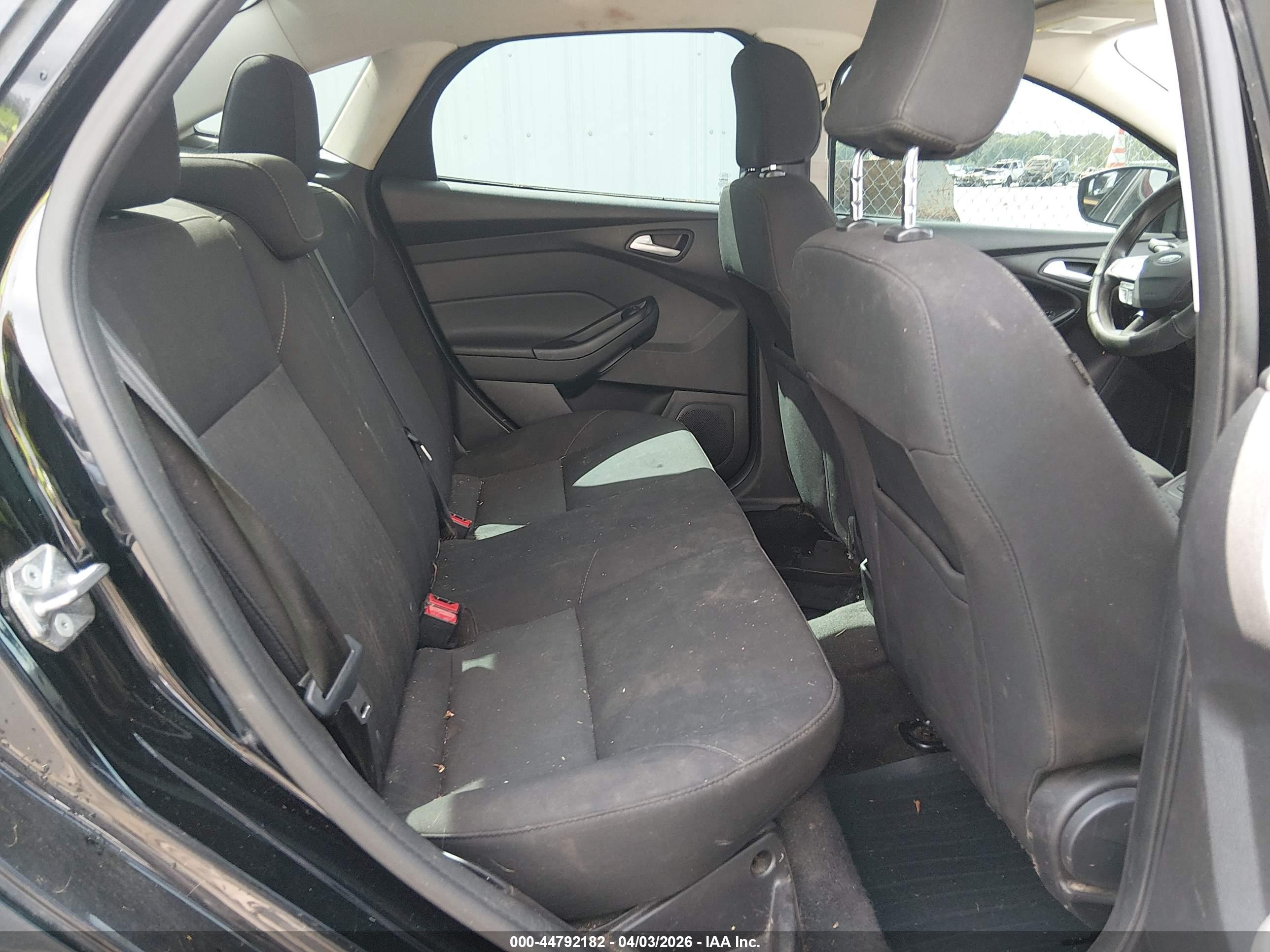 FORD FOCUS image 8