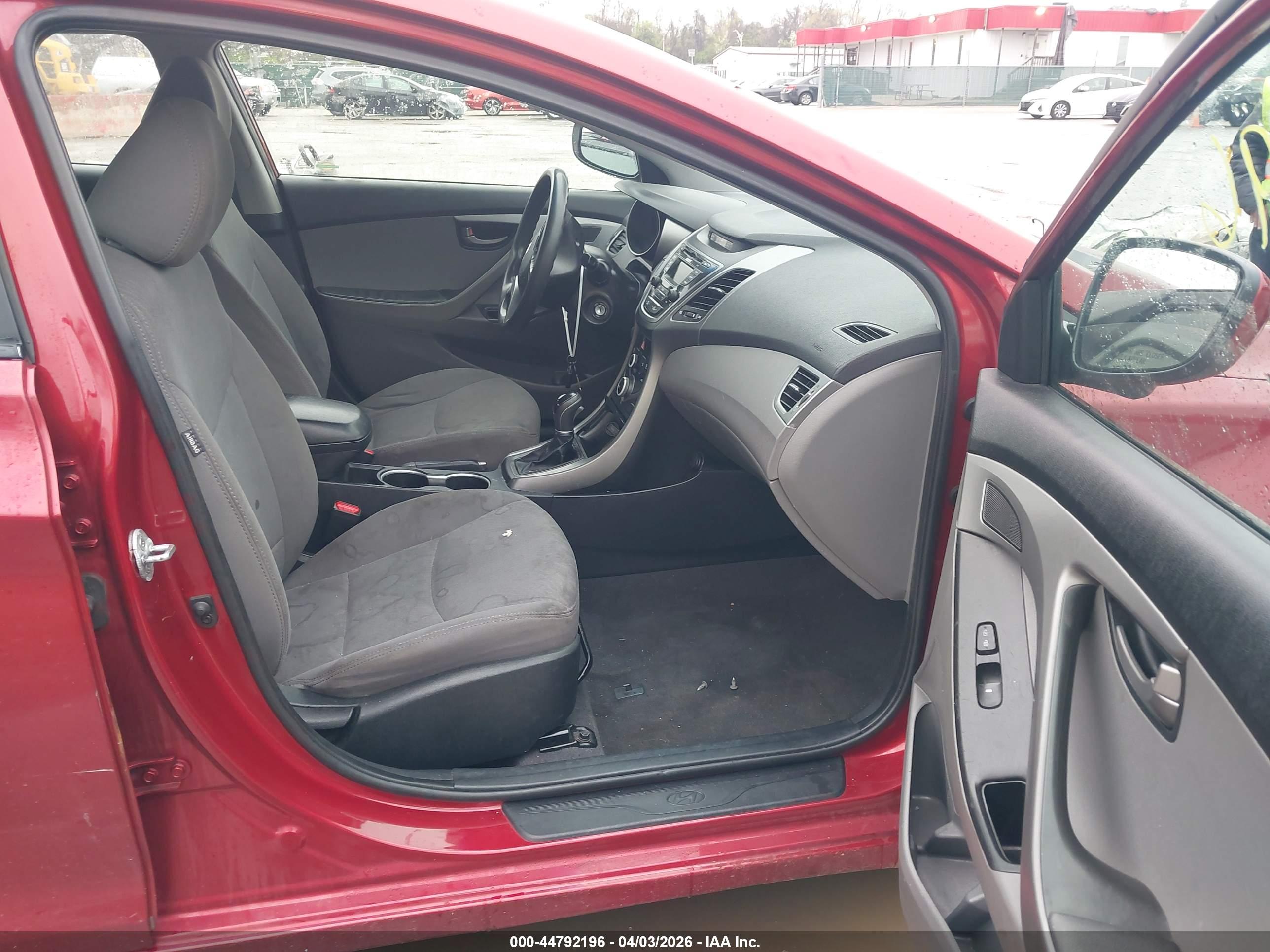 HYUNDAI ELANTRA image 5