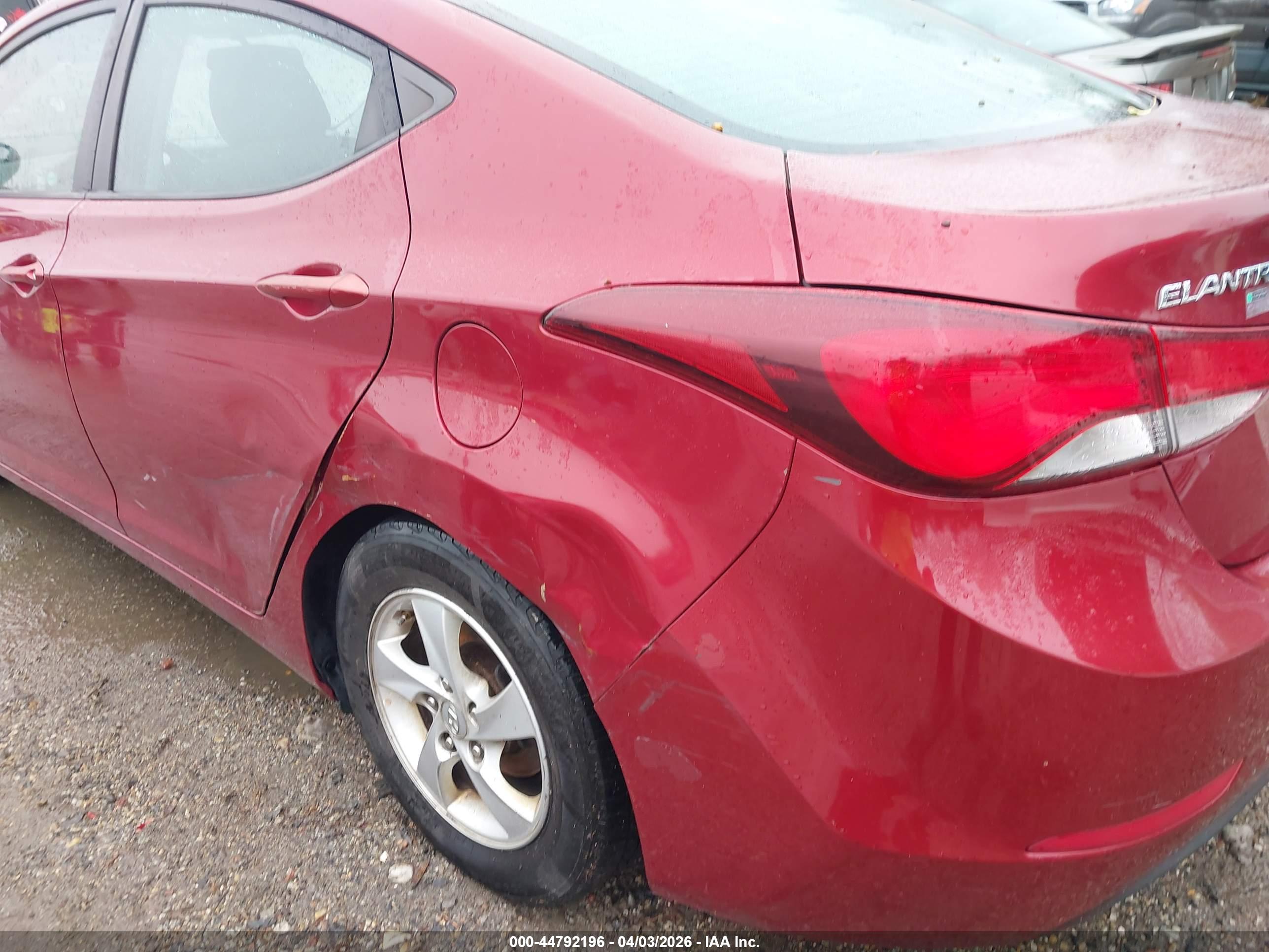 HYUNDAI ELANTRA image 6