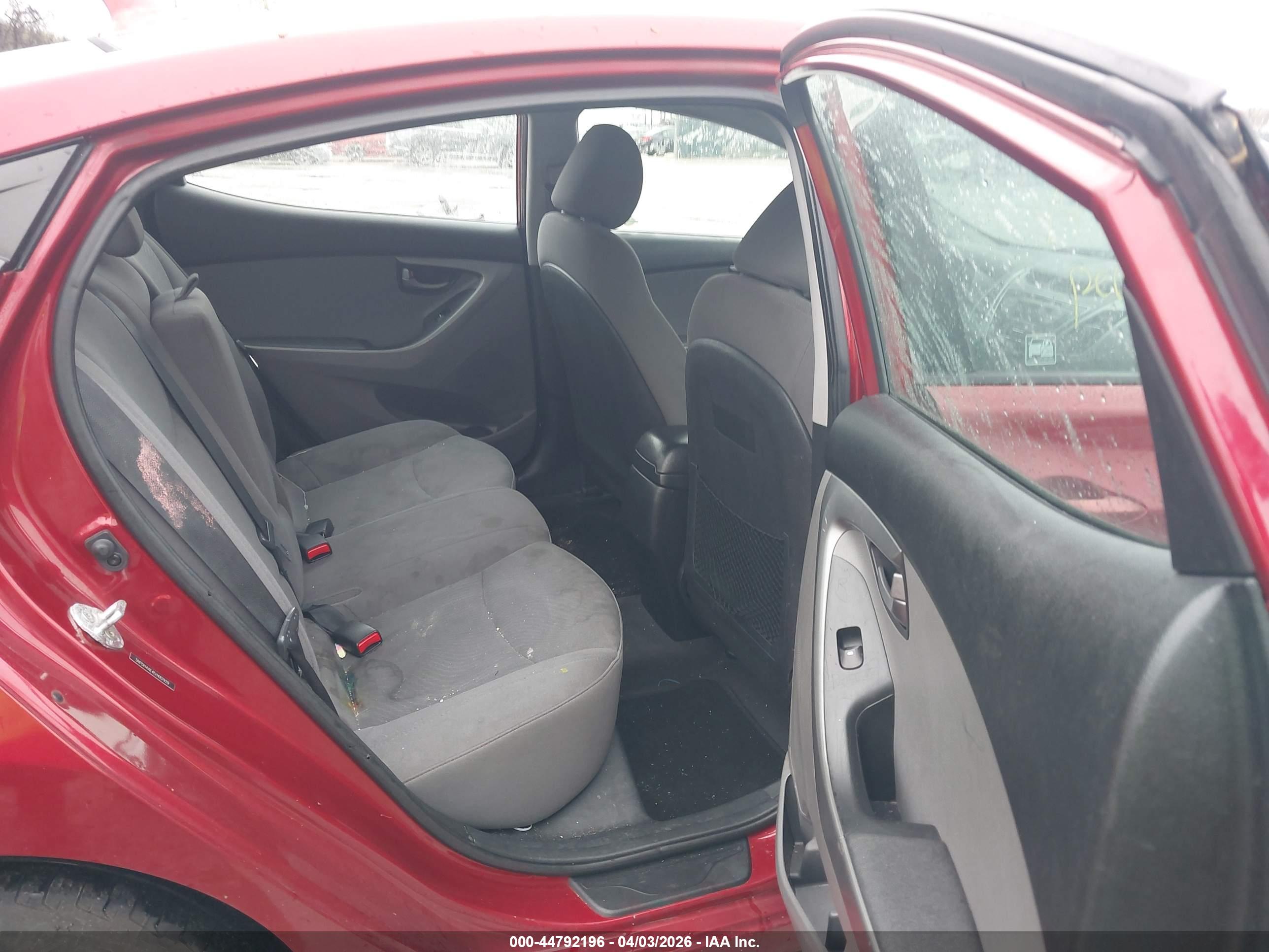 HYUNDAI ELANTRA image 8