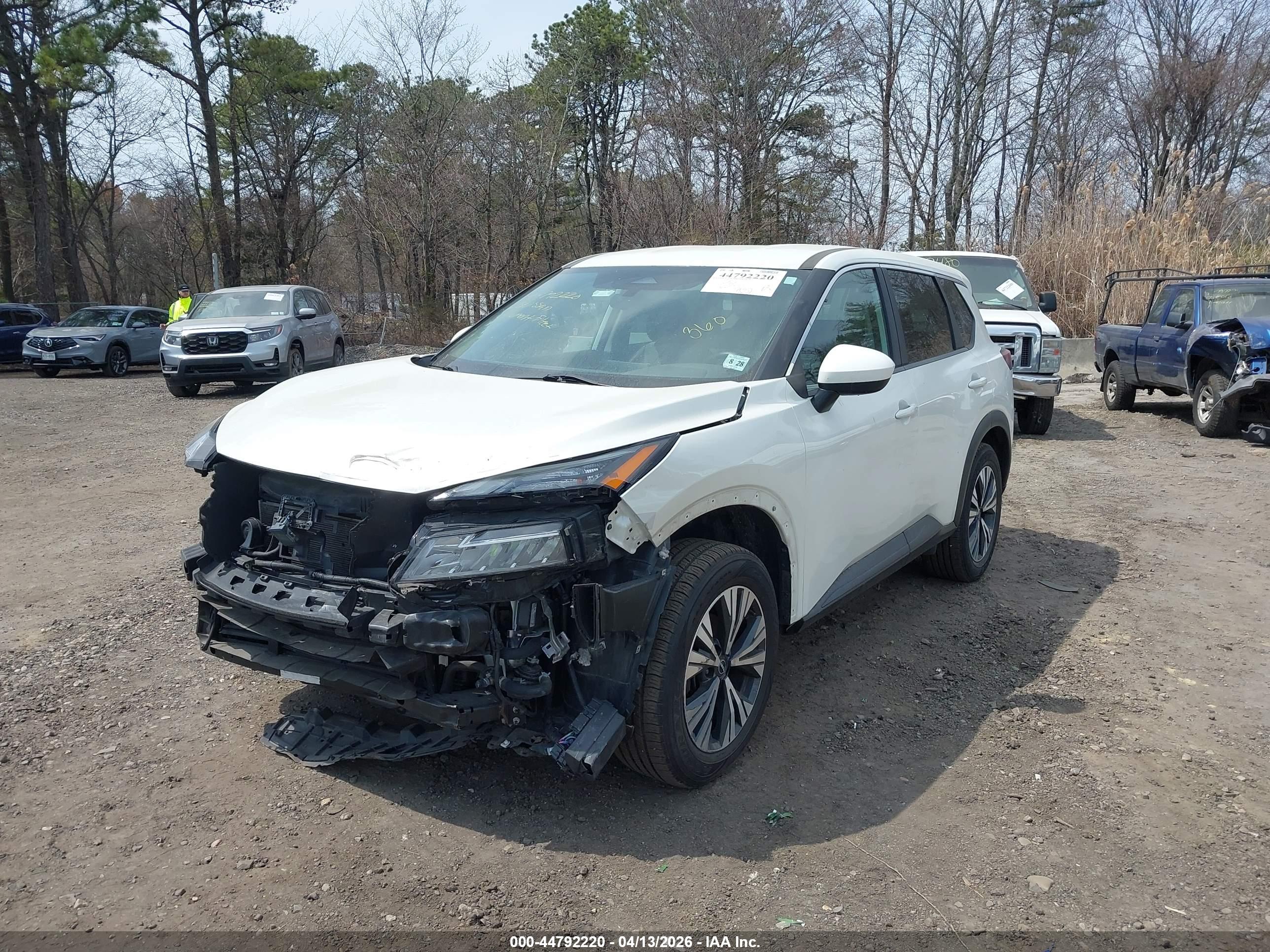 NISSAN ROGUE image 2