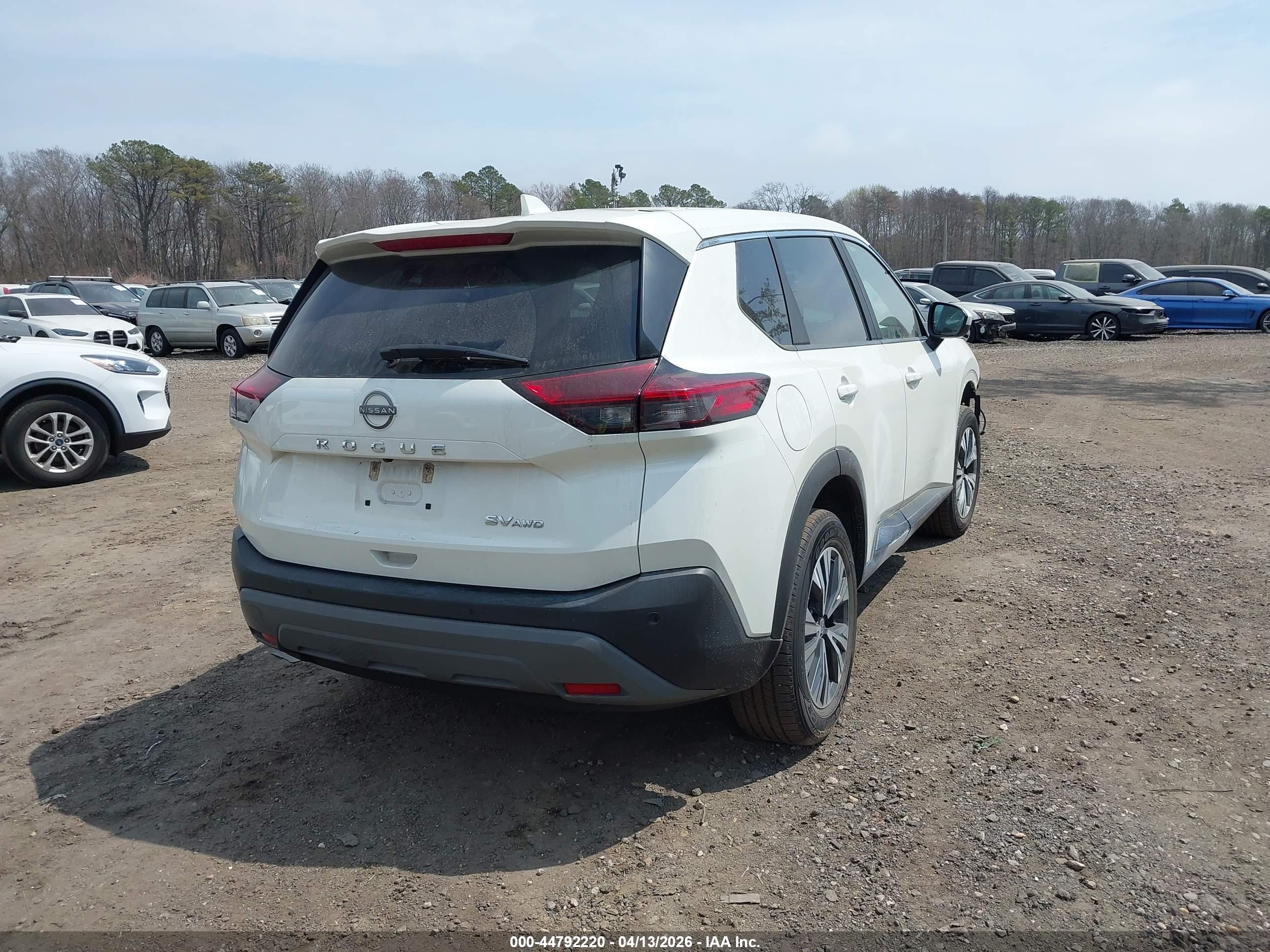 NISSAN ROGUE image 4