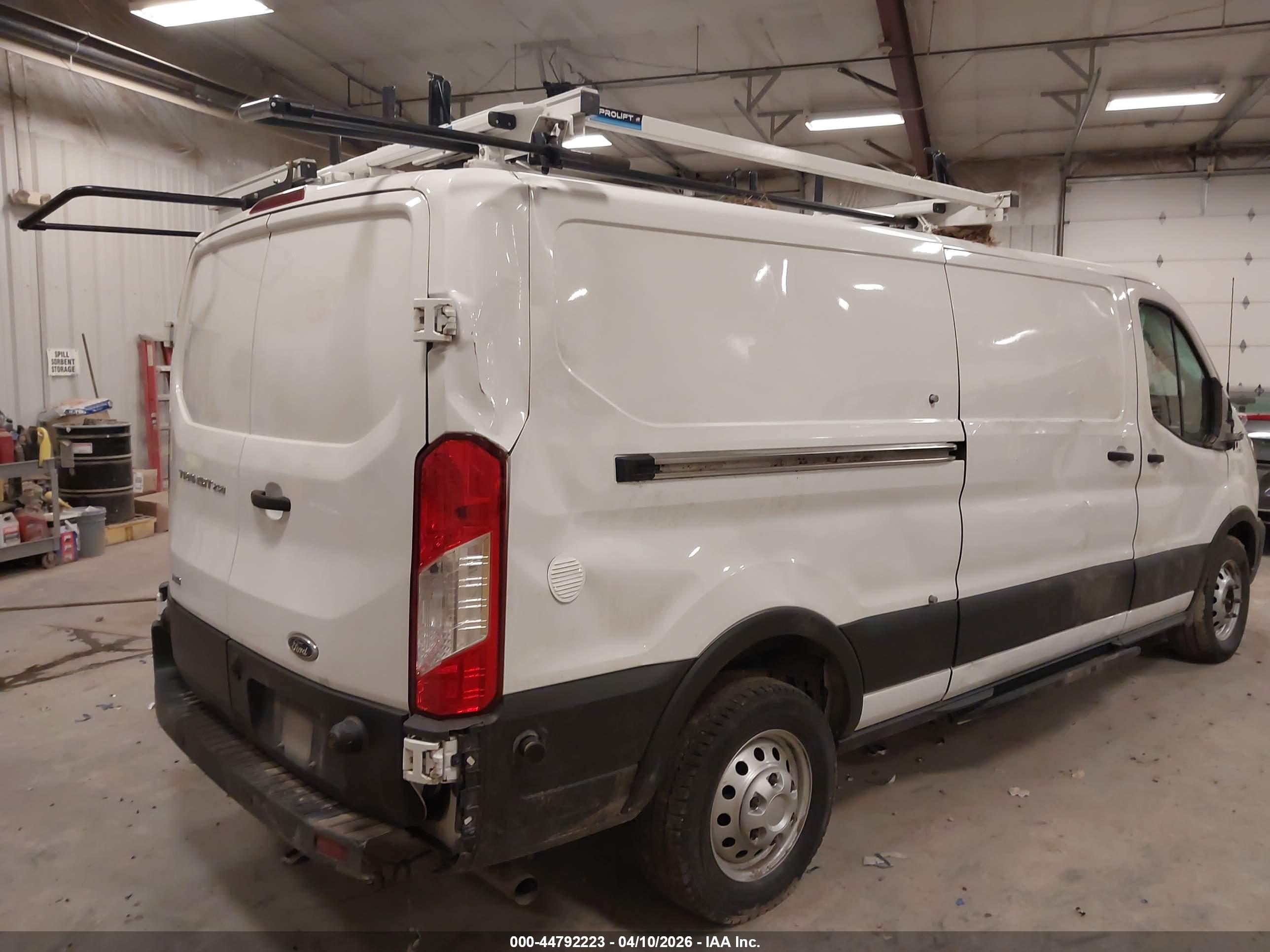 FORD TRANSIT-250 image 4