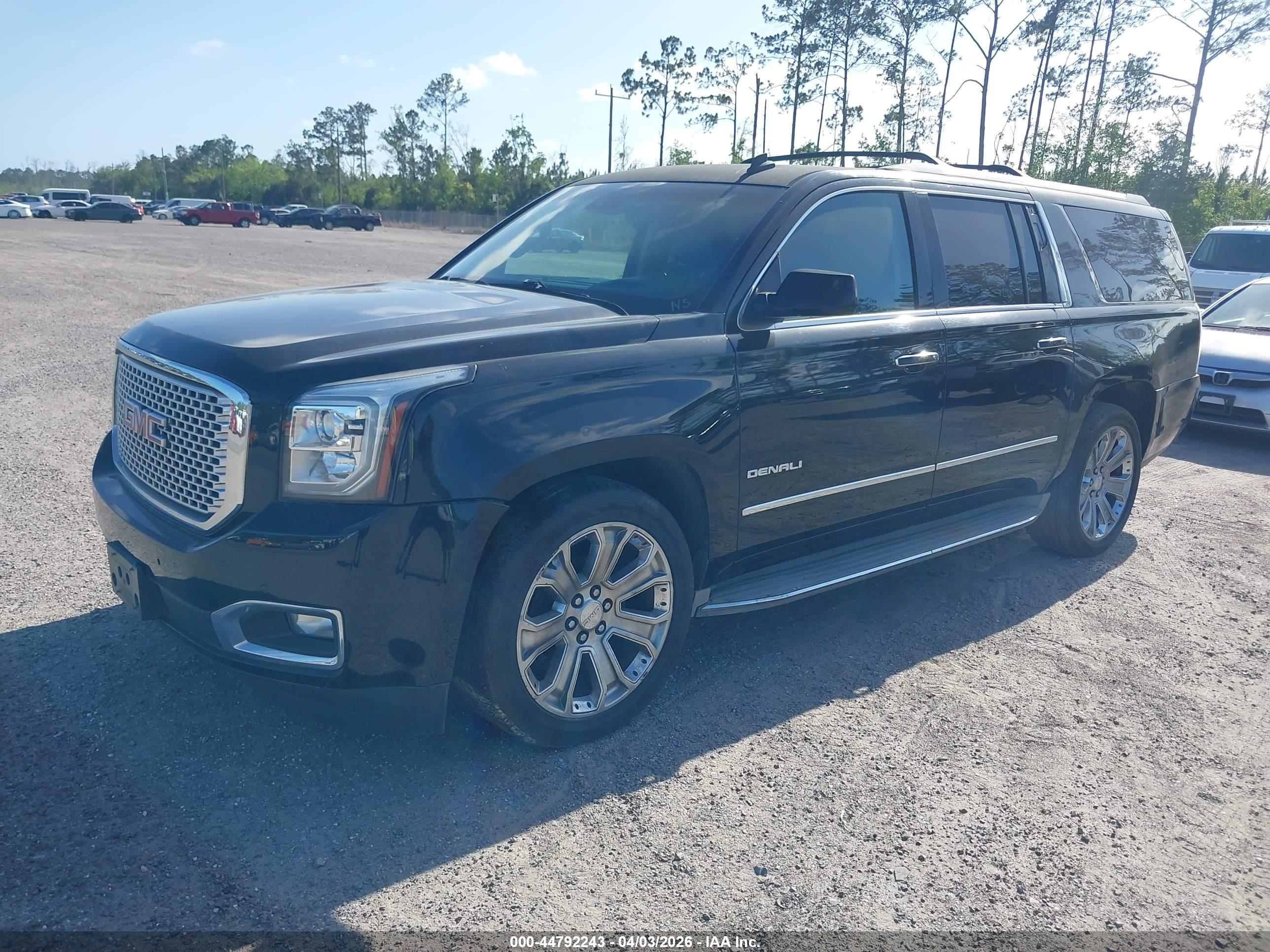 GMC YUKON image 2