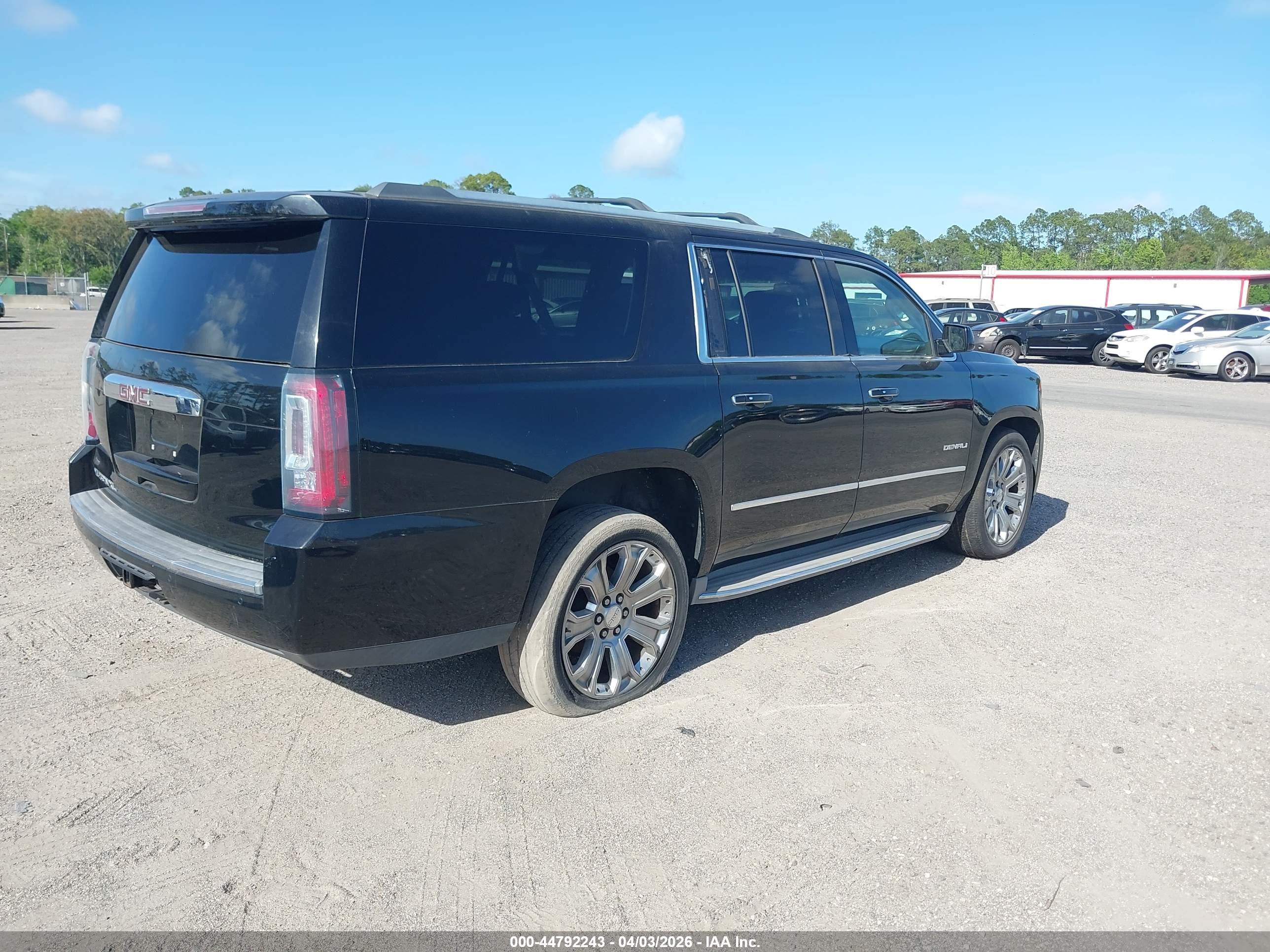 GMC YUKON image 4