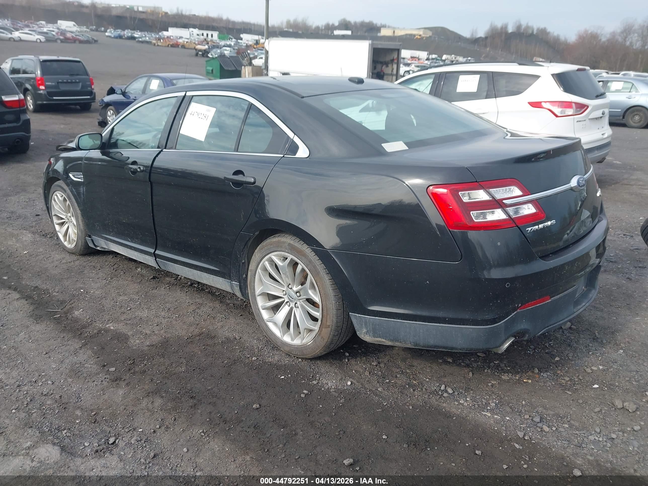 FORD TAURUS image 3