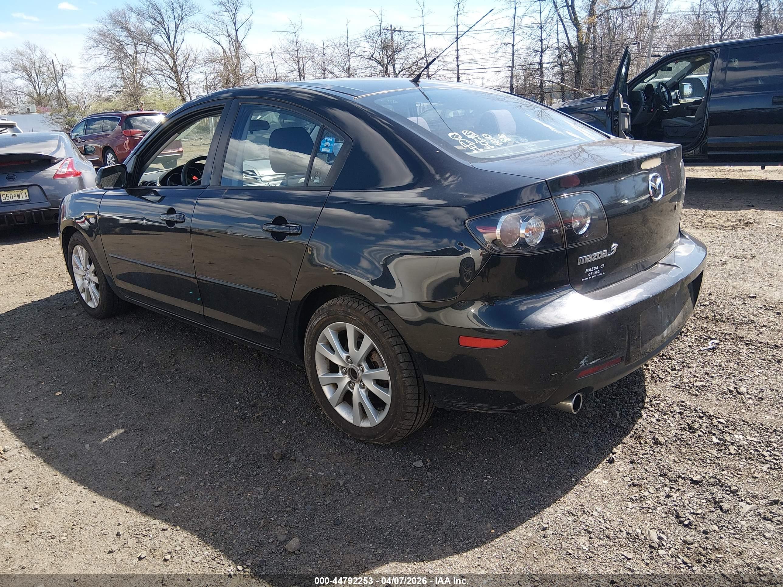 MAZDA MAZDA3 image 3