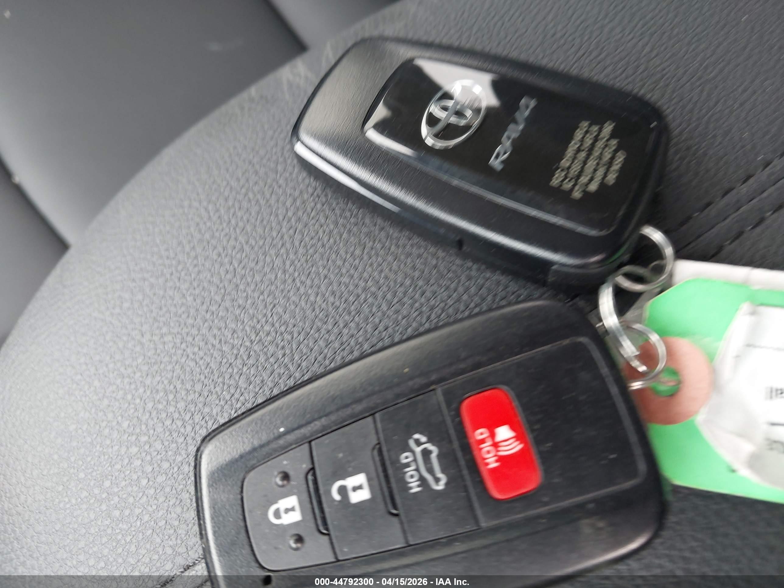 TOYOTA RAV4 image 11