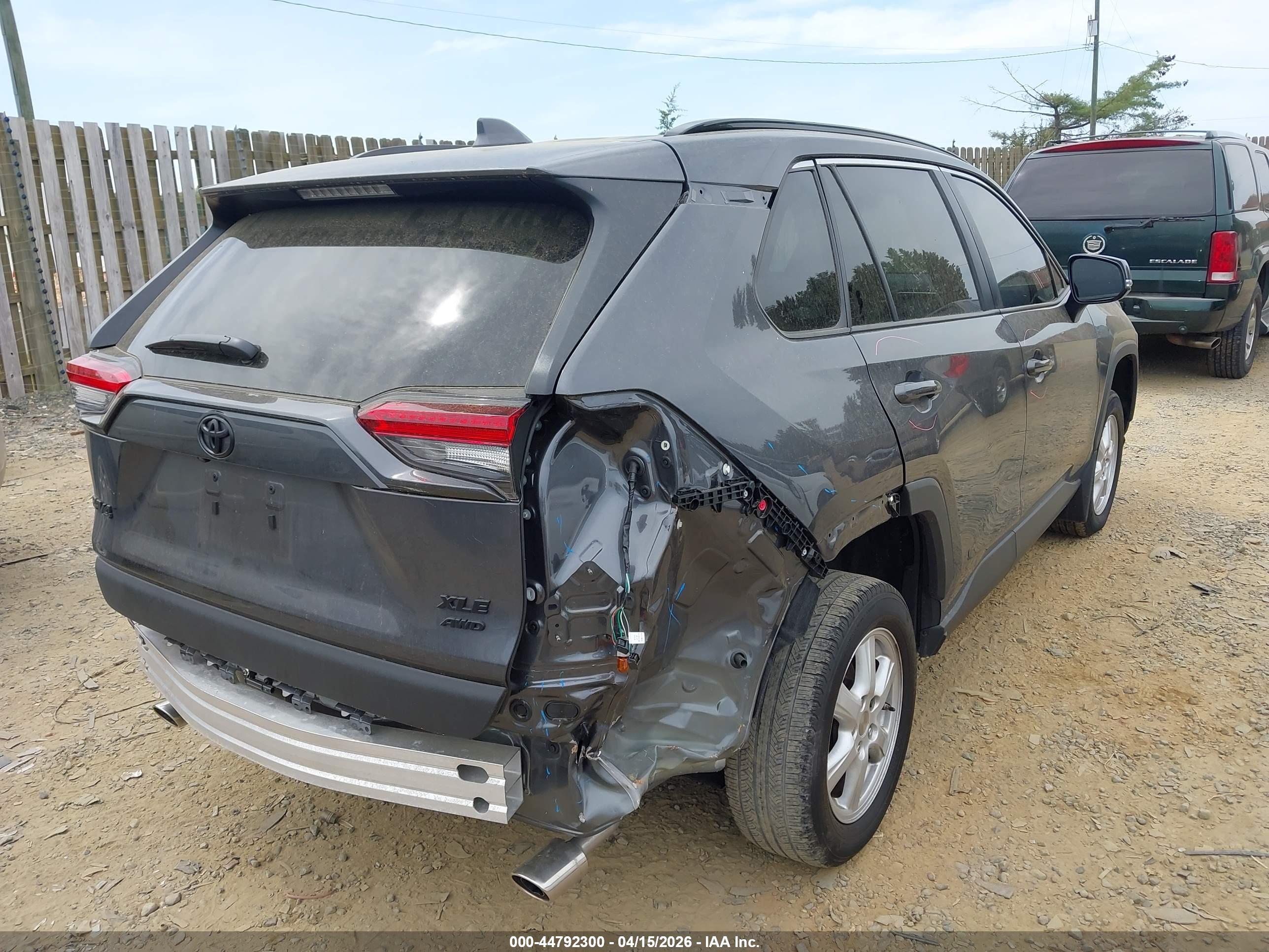 TOYOTA RAV4 image 4