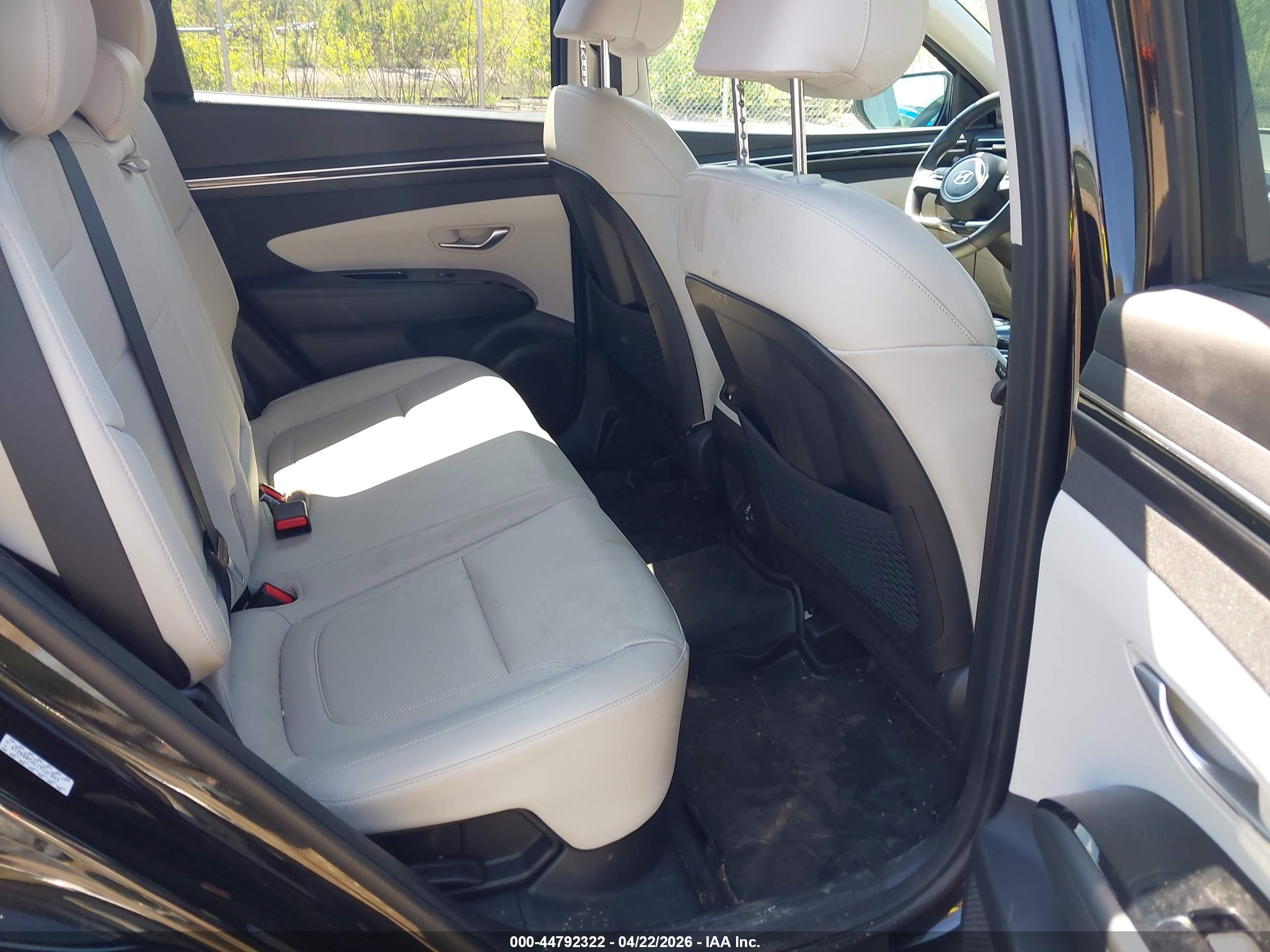 HYUNDAI TUCSON image 8