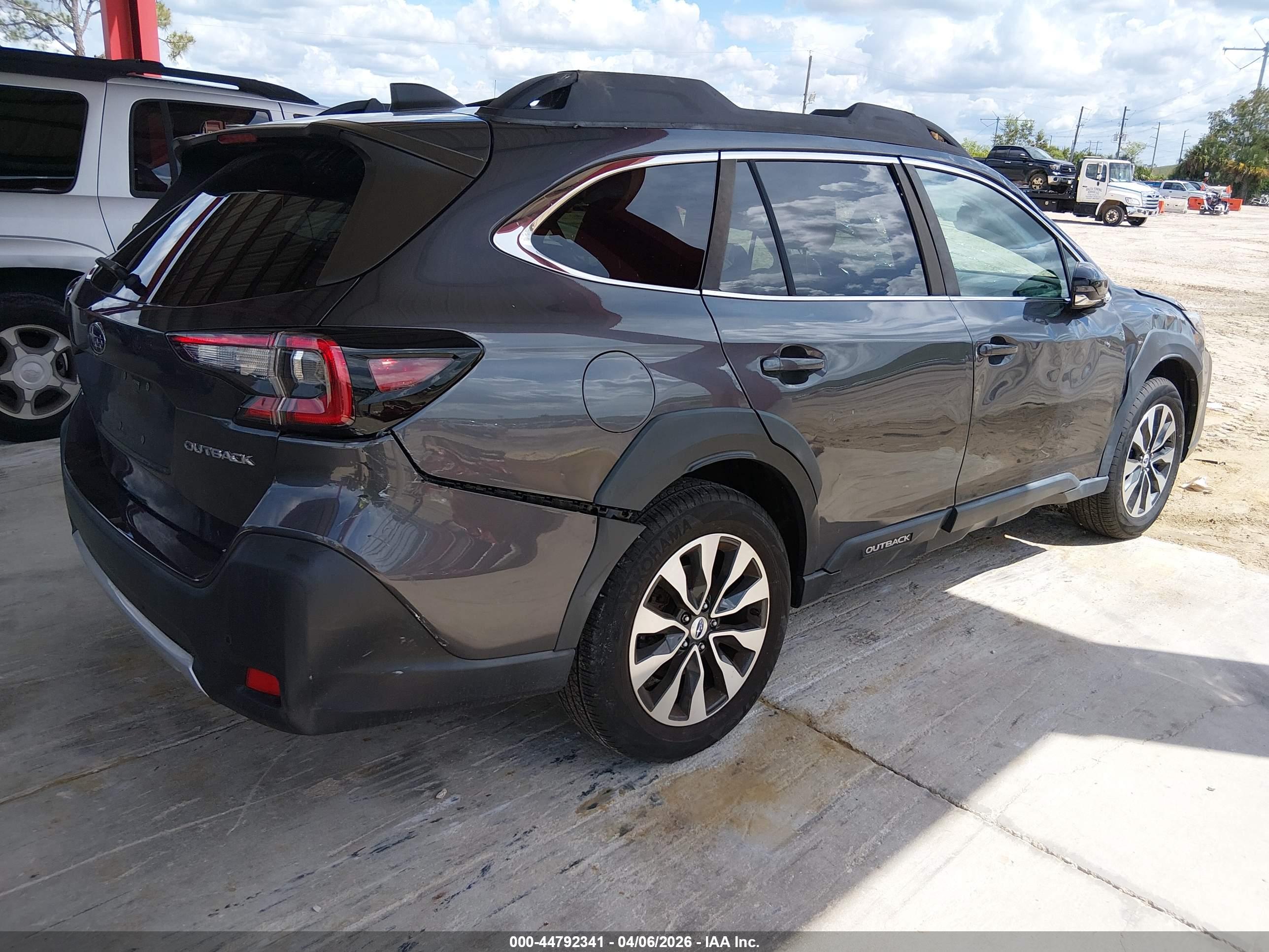 SUBARU OUTBACK image 4