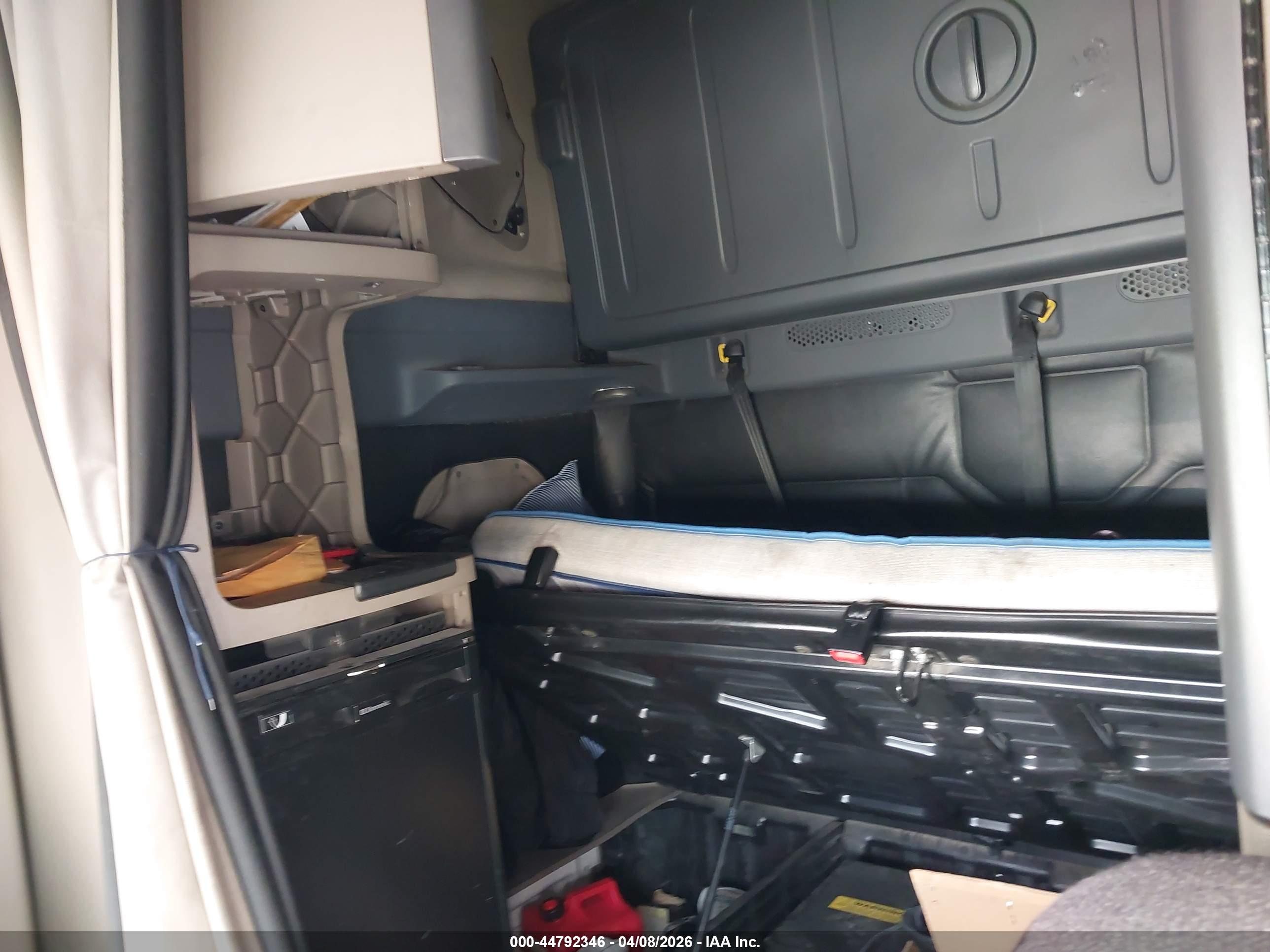 FREIGHTLINER CASCADIA image 7