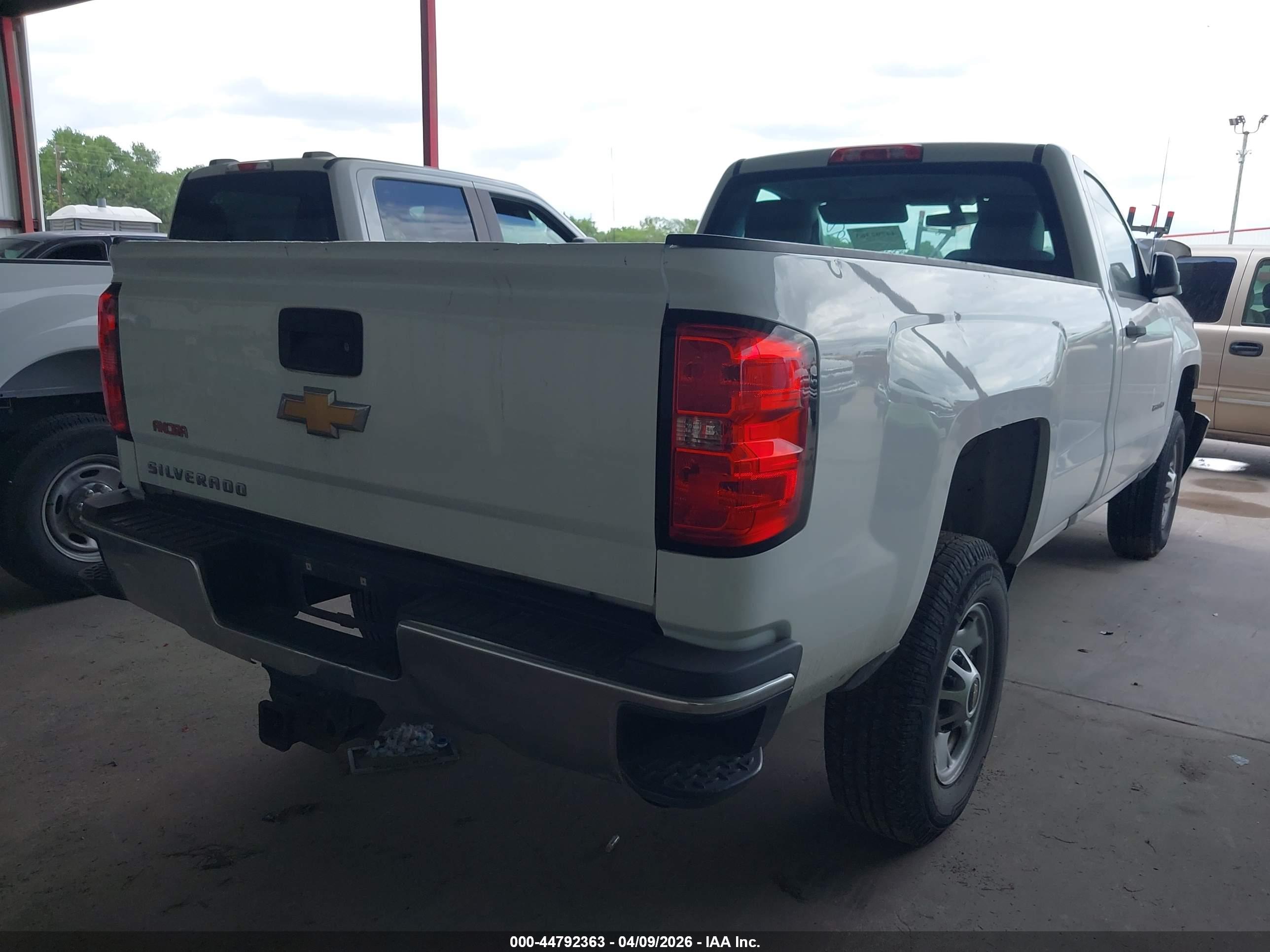 CHEVROLET SILVERADO image 4