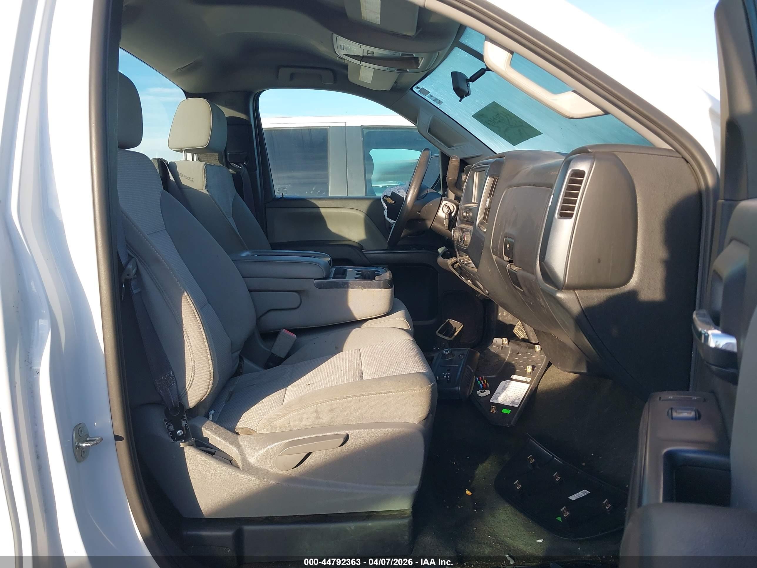 CHEVROLET SILVERADO image 5