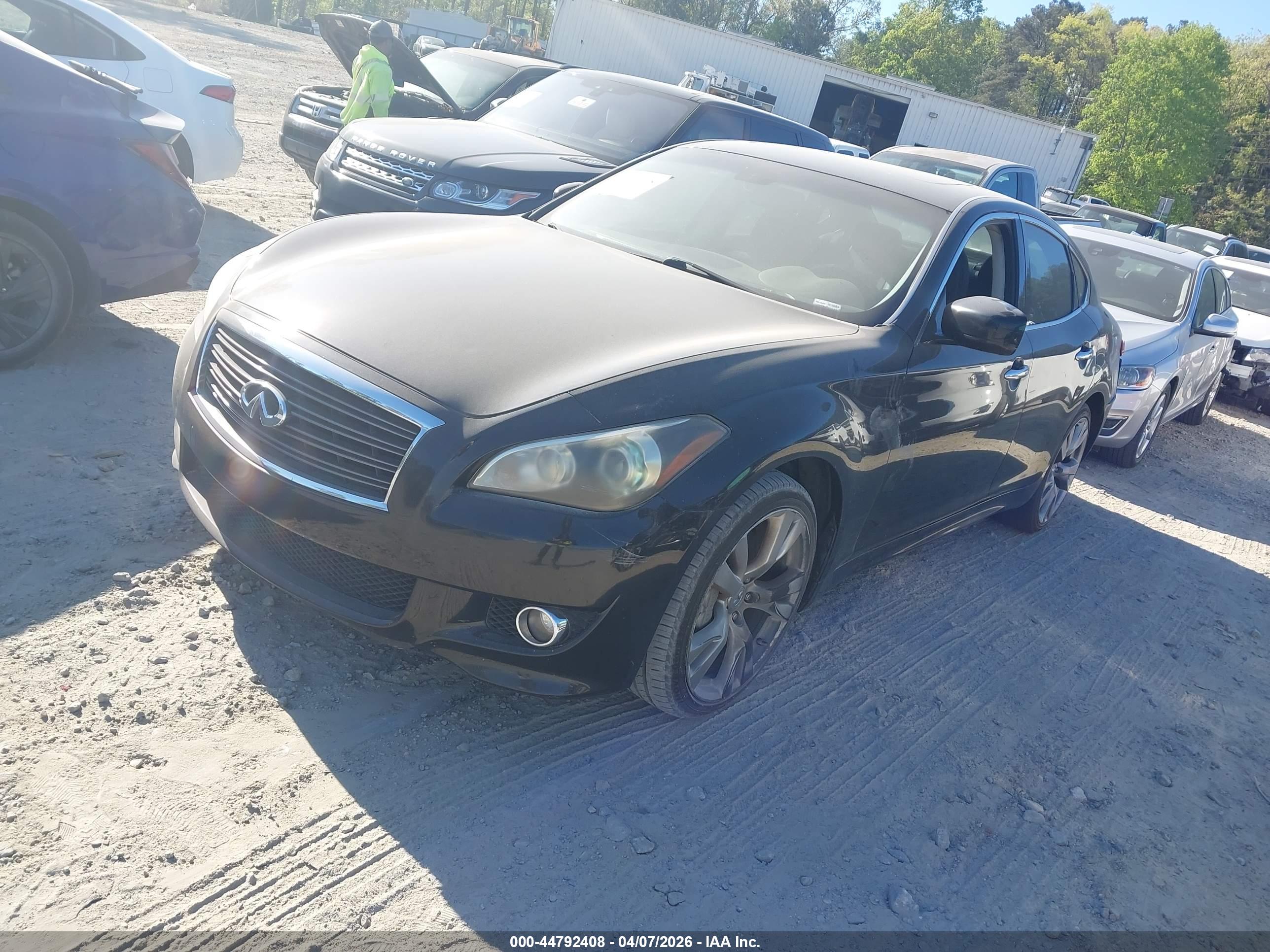 INFINITI M37 image 2