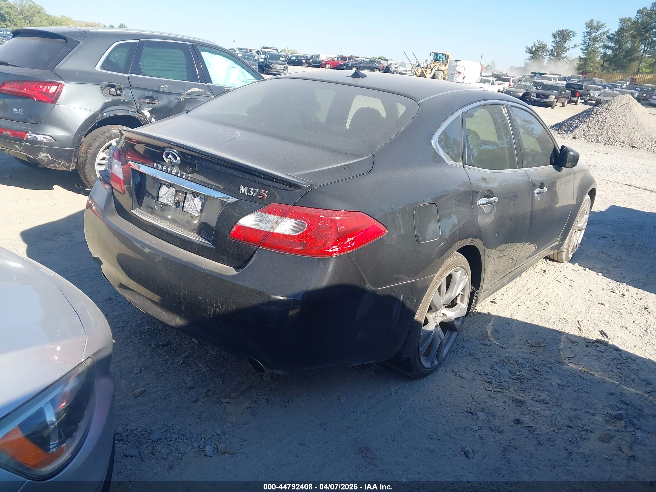 INFINITI M37 image 4
