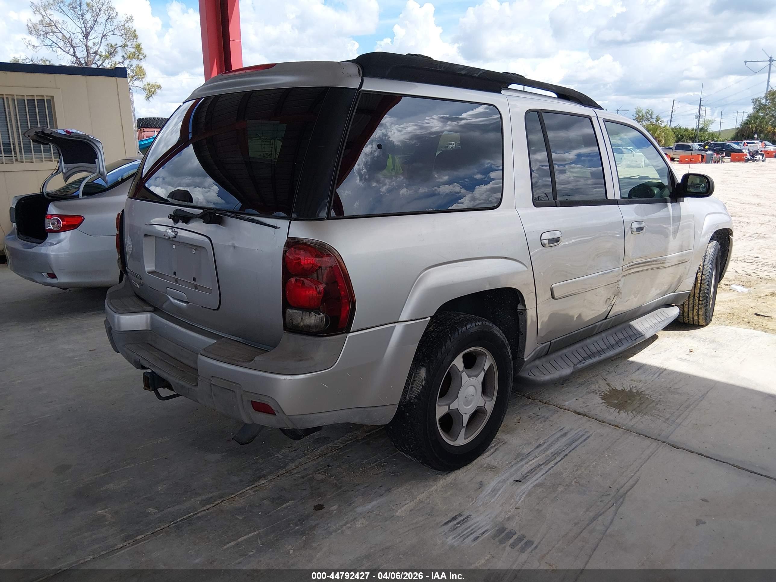 CHEVROLET TRAILBLAZER image 4
